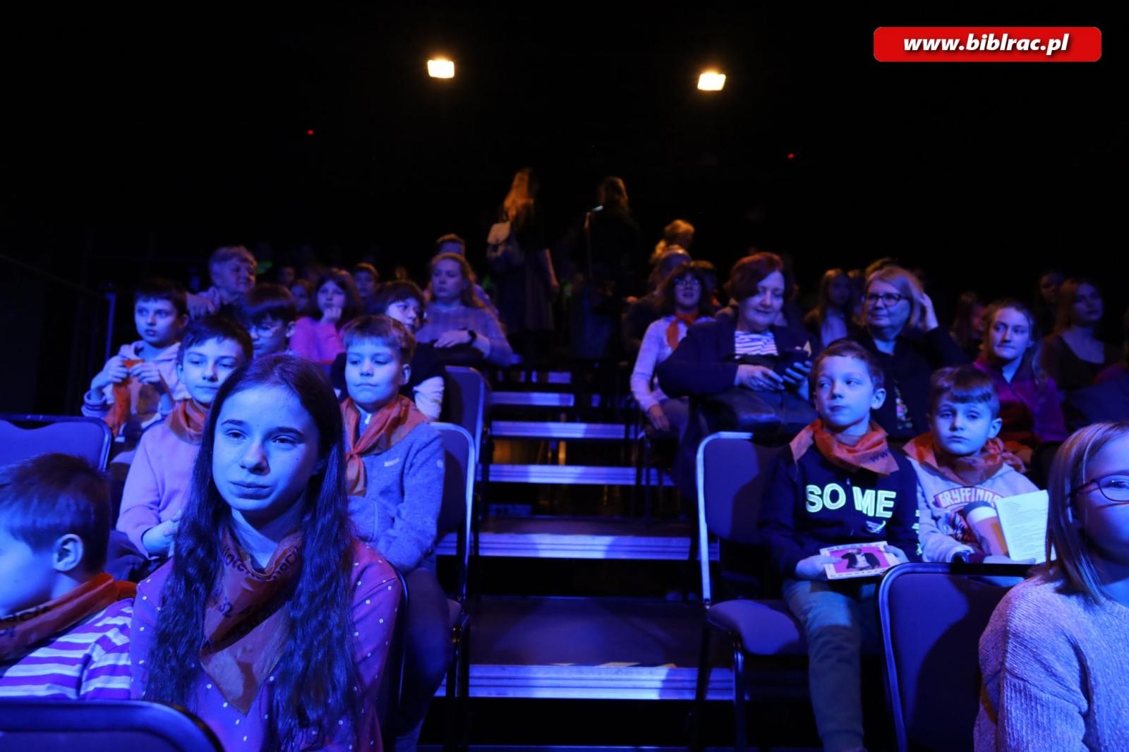Zdjęcie w galerii na portalu naszraciborz.pl: Biblioteczne ferie z teatrem wiadomości z regionu