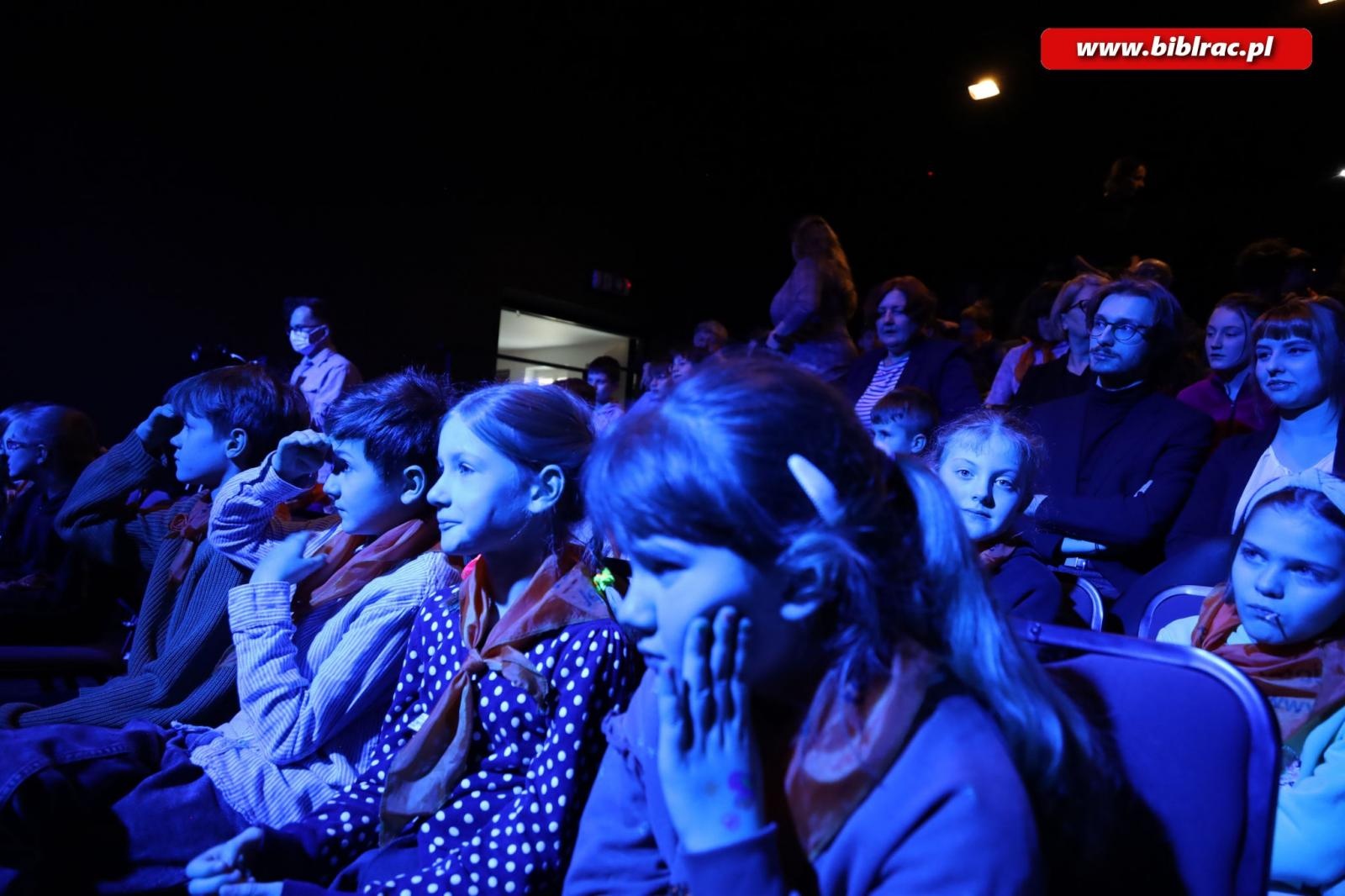 Zdjęcie w galerii na portalu naszraciborz.pl: Biblioteczne ferie z teatrem wiadomości z regionu