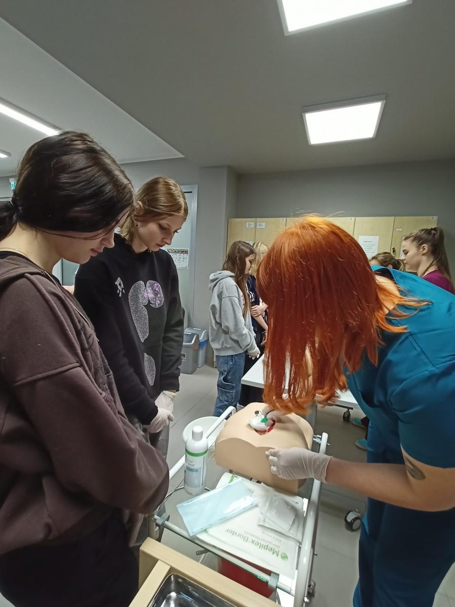 Zdjęcie w galerii na portalu naszraciborz.pl: Raciborscy uczniowie szkół średnich poznali MCSM w Raciborzu wiadomości z regionu