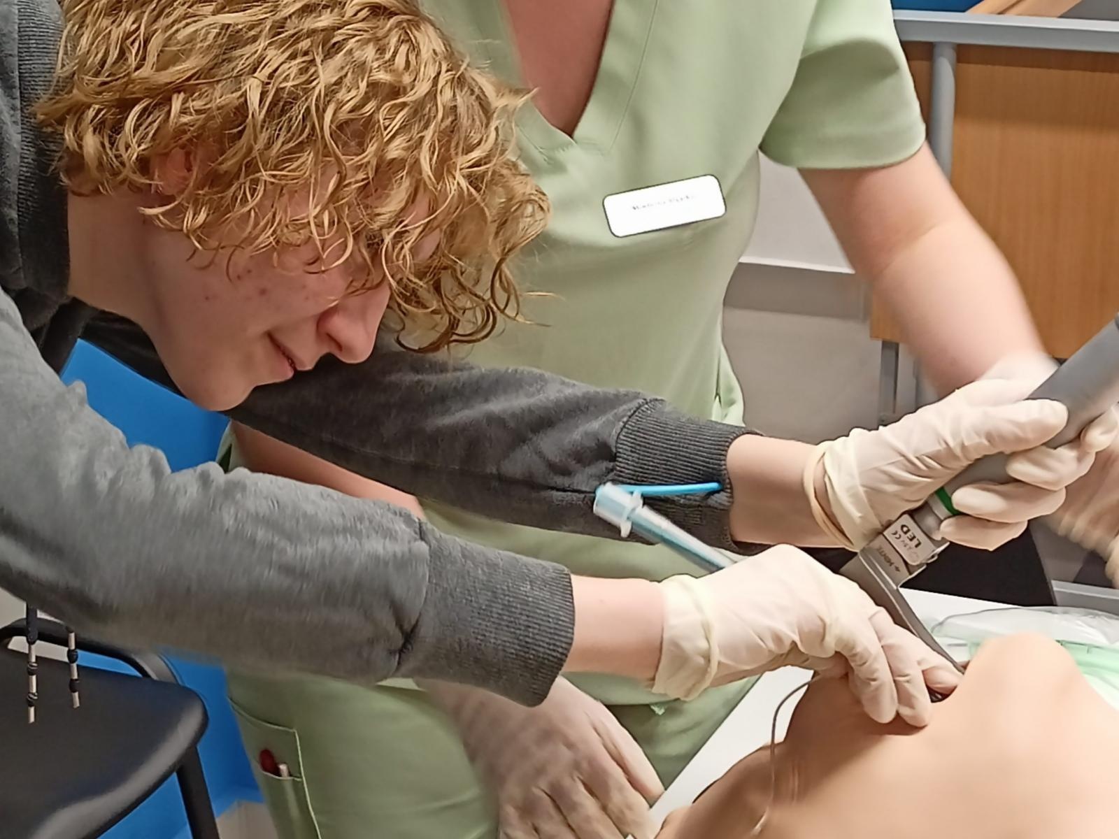 Zdjęcie w galerii na portalu naszraciborz.pl: Raciborscy uczniowie szkół średnich poznali MCSM w Raciborzu wiadomości z regionu