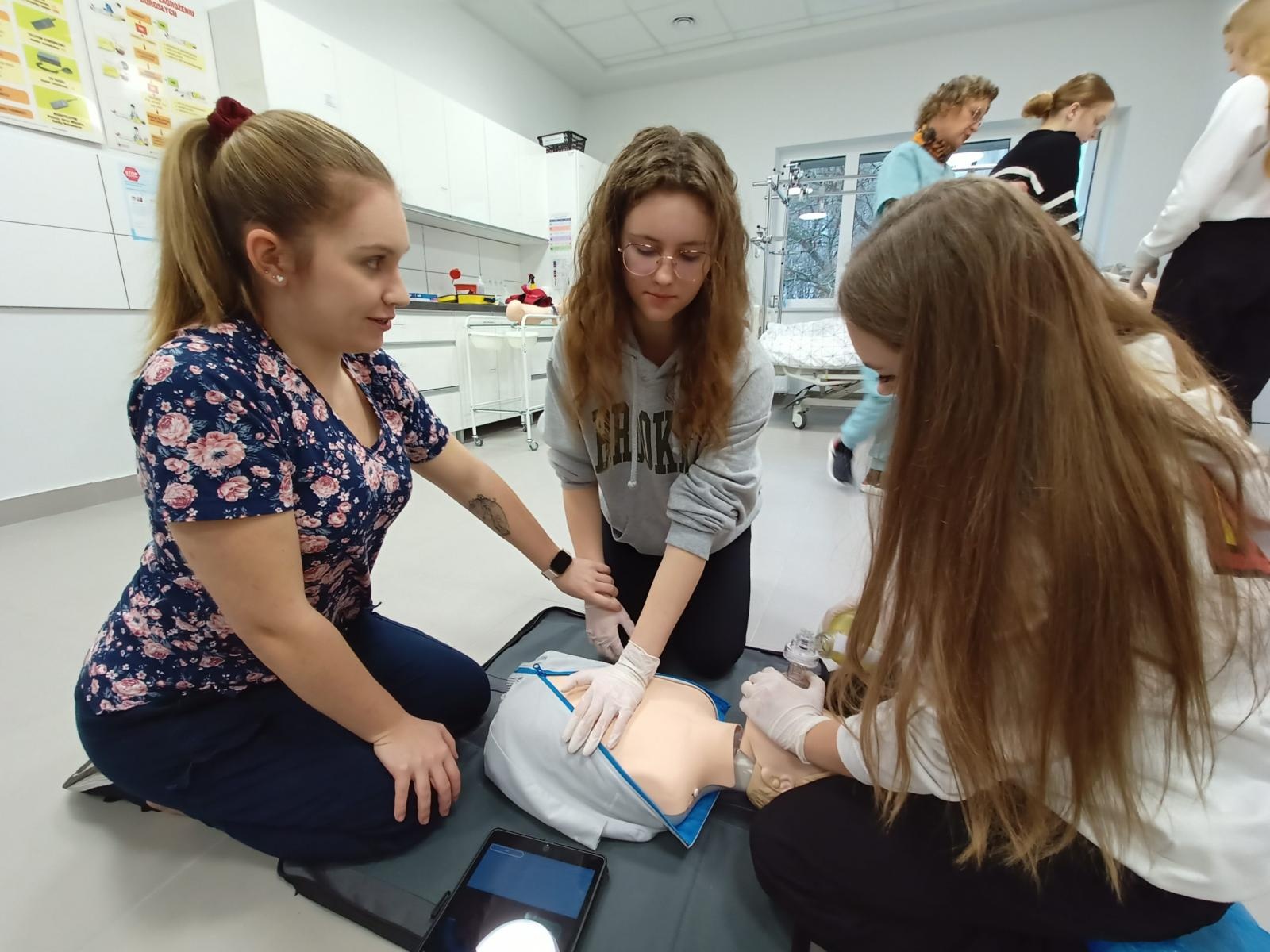 Zdjęcie w galerii na portalu naszraciborz.pl: Raciborscy uczniowie szkół średnich poznali MCSM w Raciborzu wiadomości z regionu