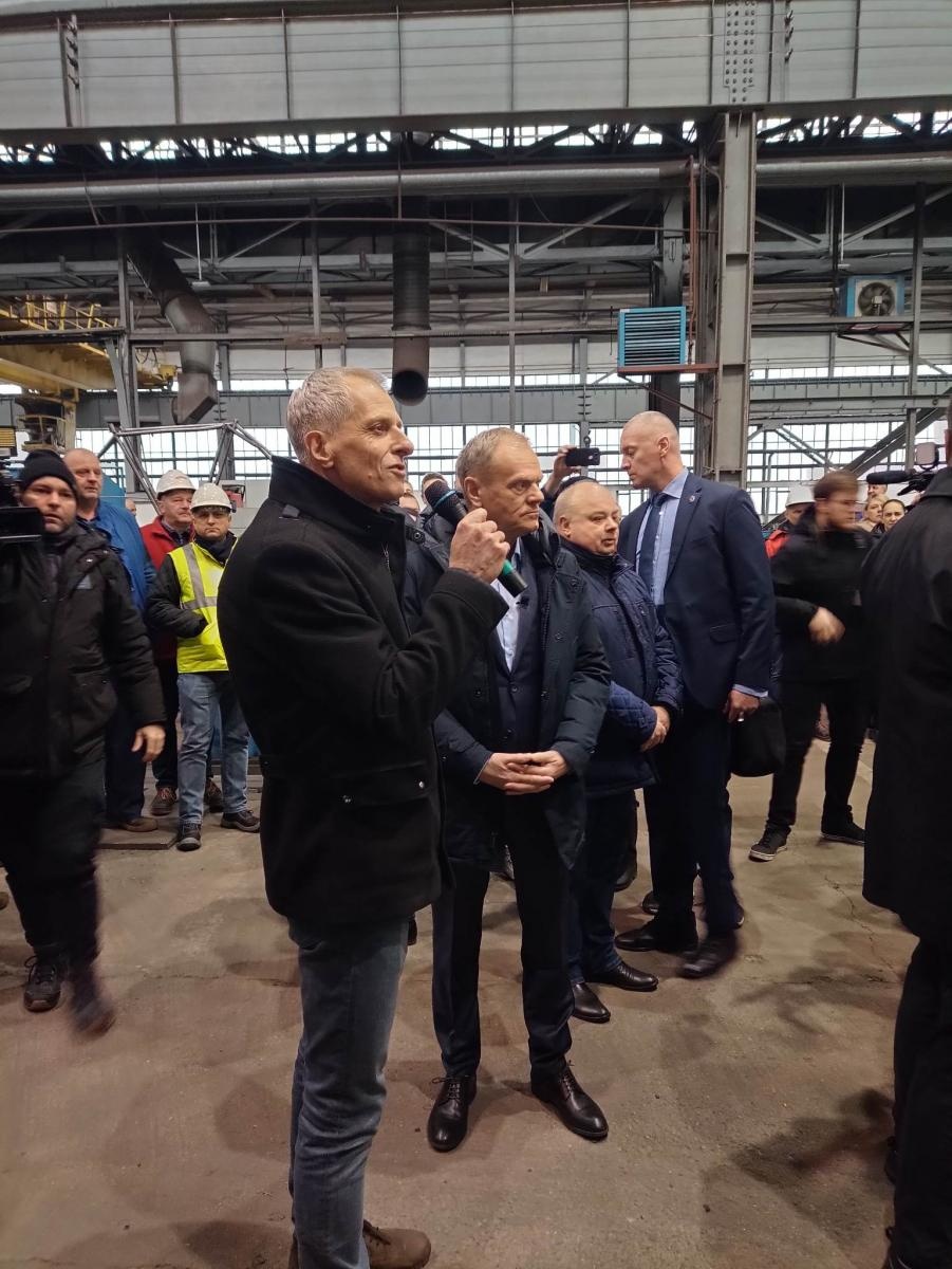Zdjęcie w galerii na portalu naszraciborz.pl: Donald Tusk w Rafako na masówce z załogą [WIDEO] wiadomości z regionu