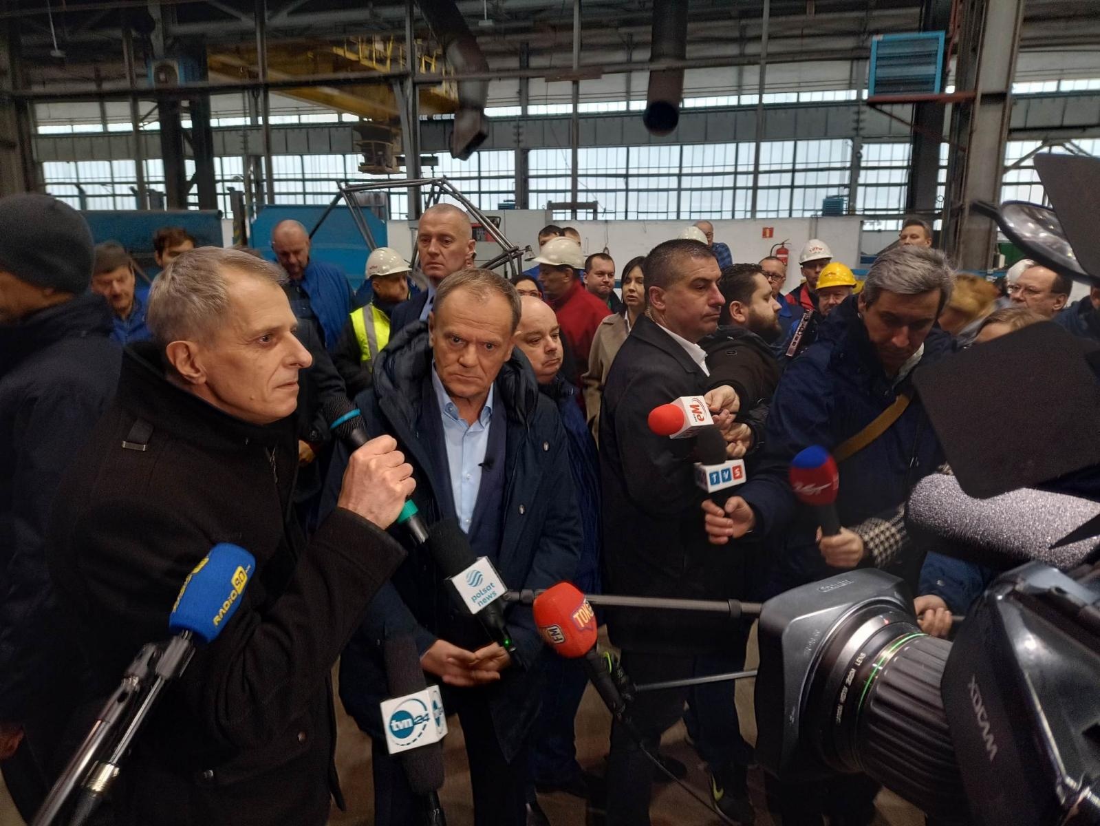 Zdjęcie w galerii na portalu naszraciborz.pl: Donald Tusk w Rafako na masówce z załogą [WIDEO] wiadomości z regionu