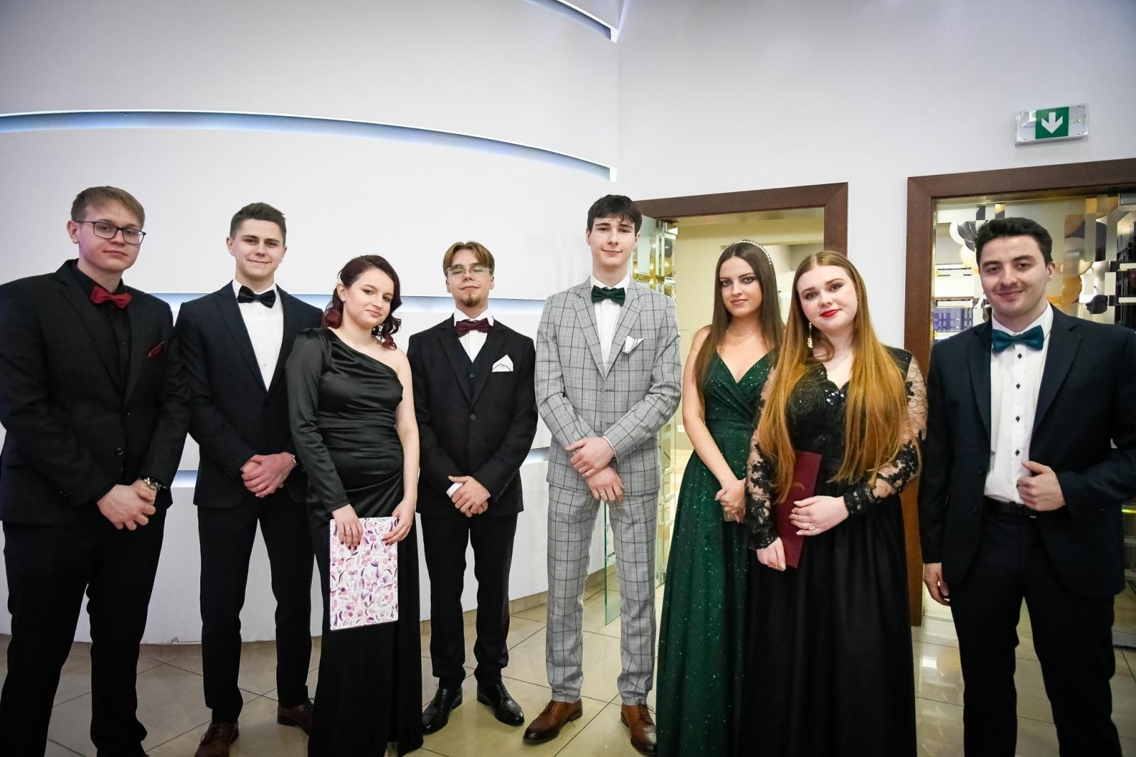 Zdjęcie w galerii na portalu naszraciborz.pl: Studniówka Diecezjalnego LO w Raciborzu [FOTO i WIDEO] wiadomości z regionu