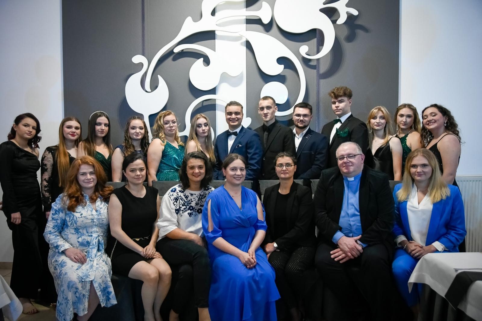 Zdjęcie w galerii na portalu naszraciborz.pl: Studniówka Diecezjalnego LO w Raciborzu [FOTO i WIDEO] wiadomości z regionu