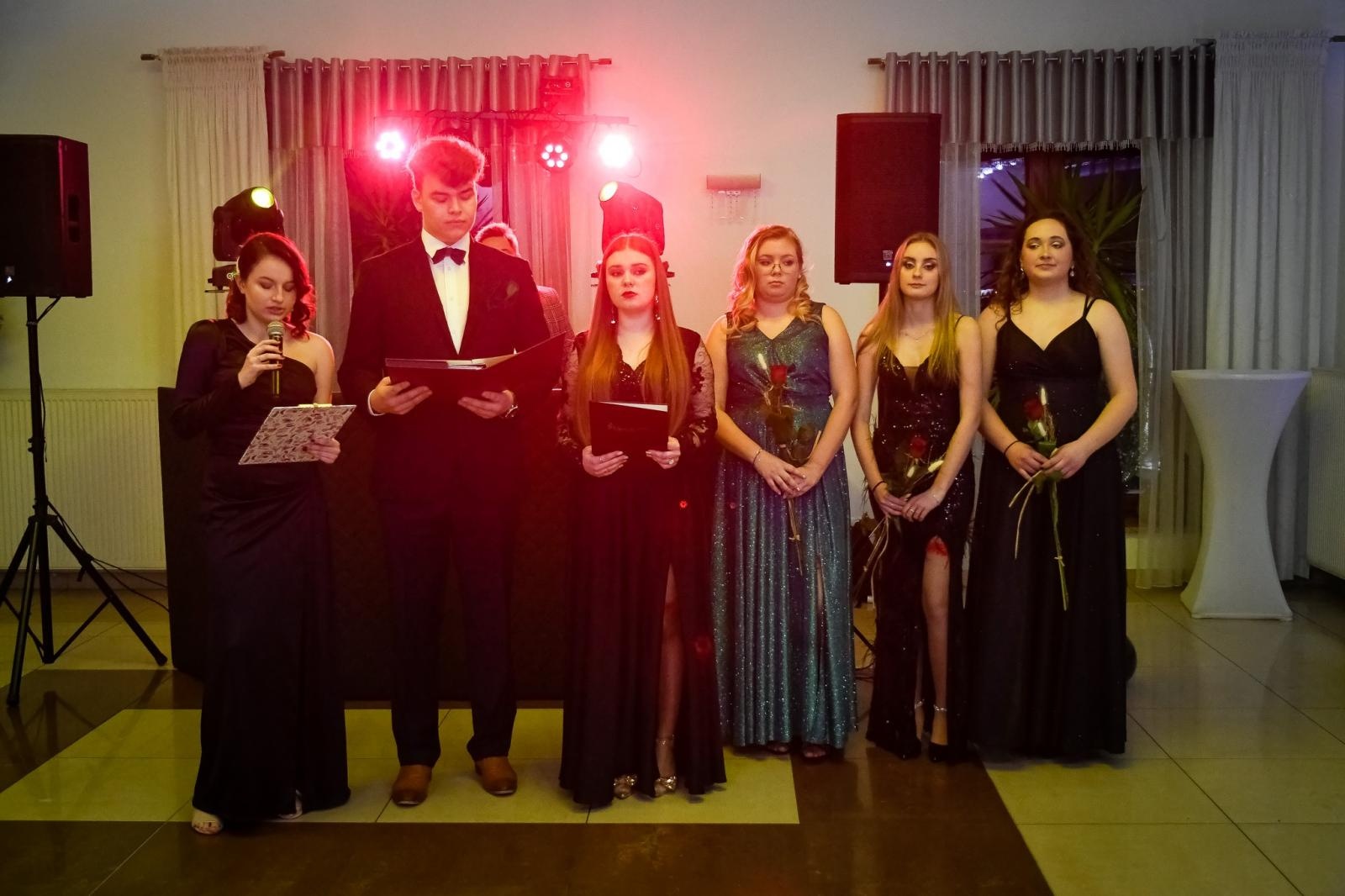 Zdjęcie w galerii na portalu naszraciborz.pl: Studniówka Diecezjalnego LO w Raciborzu [FOTO i WIDEO] wiadomości z regionu