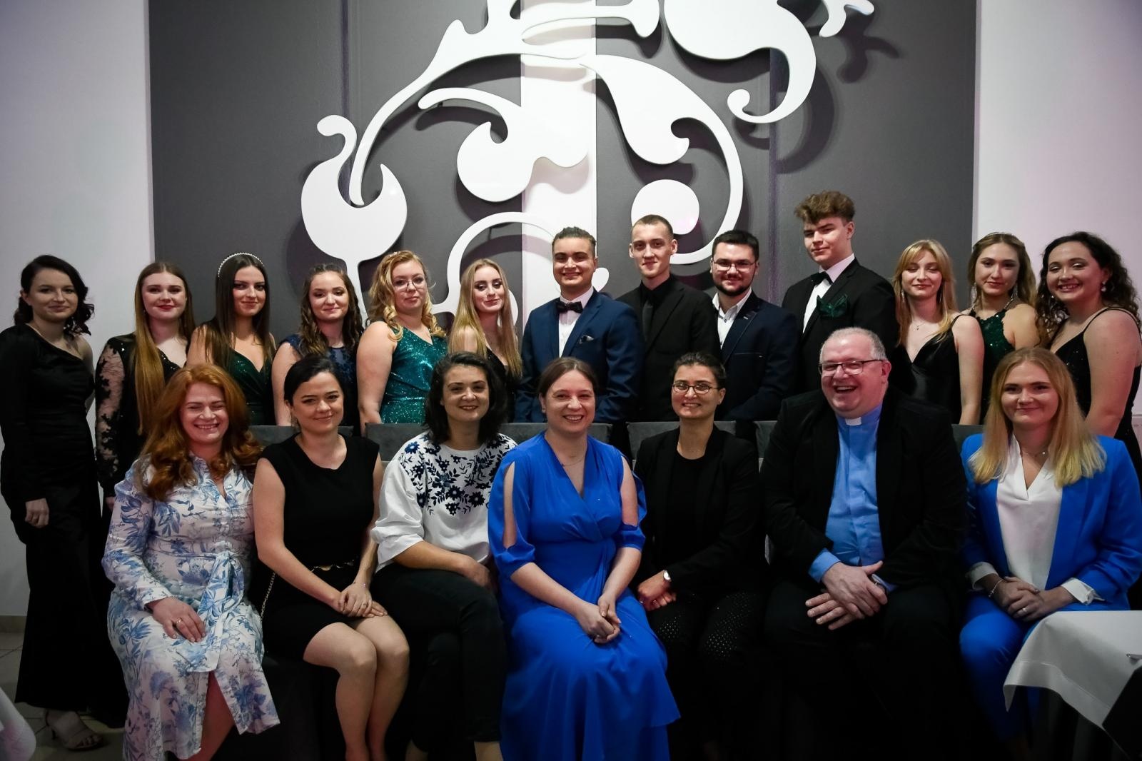 Zdjęcie w galerii na portalu naszraciborz.pl: Studniówka Diecezjalnego LO w Raciborzu [FOTO i WIDEO] wiadomości z regionu