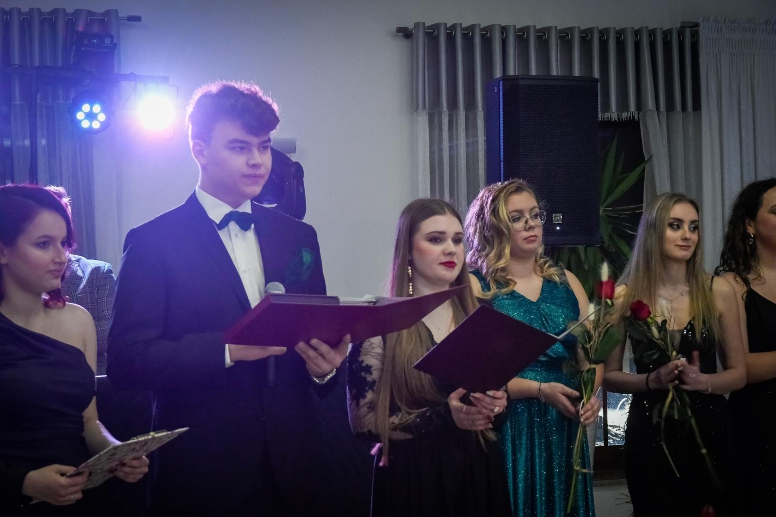 Zdjęcie w galerii na portalu naszraciborz.pl: Studniówka Diecezjalnego LO w Raciborzu [FOTO i WIDEO] wiadomości z regionu