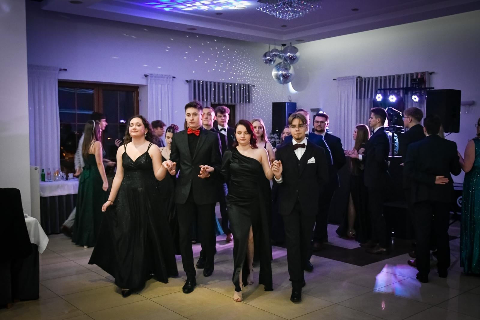 Zdjęcie w galerii na portalu naszraciborz.pl: Studniówka Diecezjalnego LO w Raciborzu [FOTO i WIDEO] wiadomości z regionu