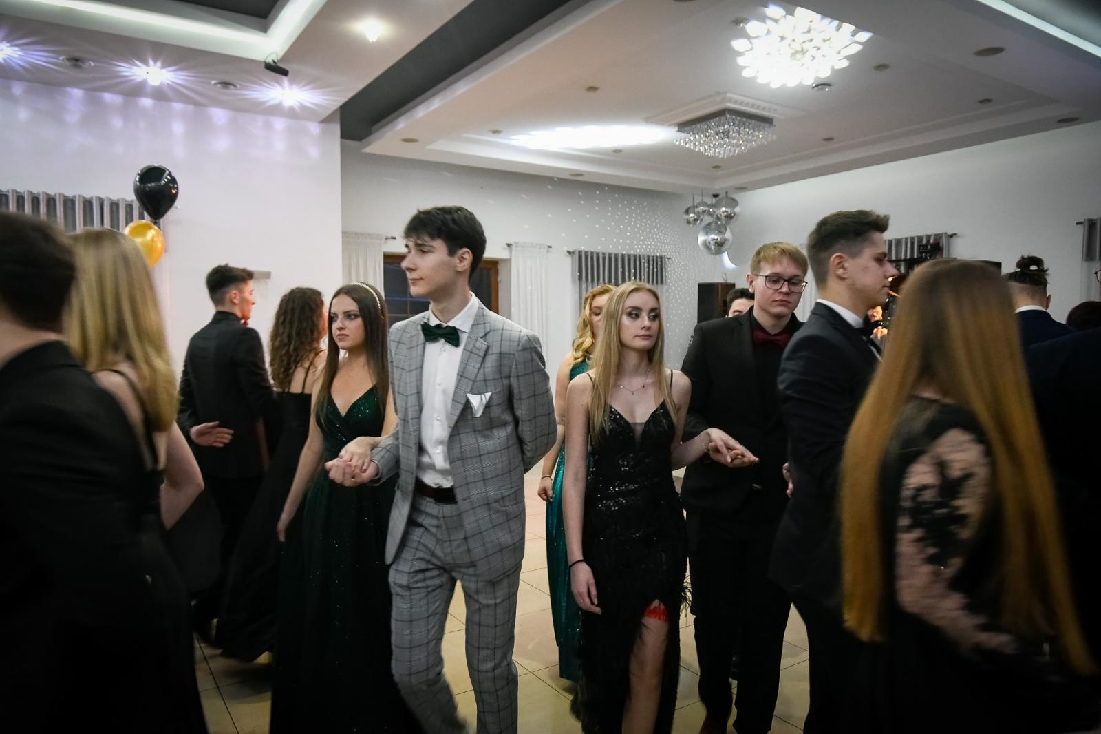 Zdjęcie w galerii na portalu naszraciborz.pl: Studniówka Diecezjalnego LO w Raciborzu [FOTO i WIDEO] wiadomości z regionu