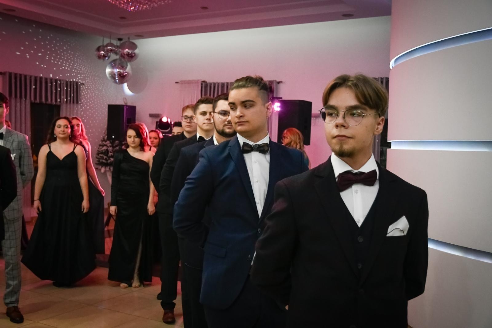 Zdjęcie w galerii na portalu naszraciborz.pl: Studniówka Diecezjalnego LO w Raciborzu [FOTO i WIDEO] wiadomości z regionu