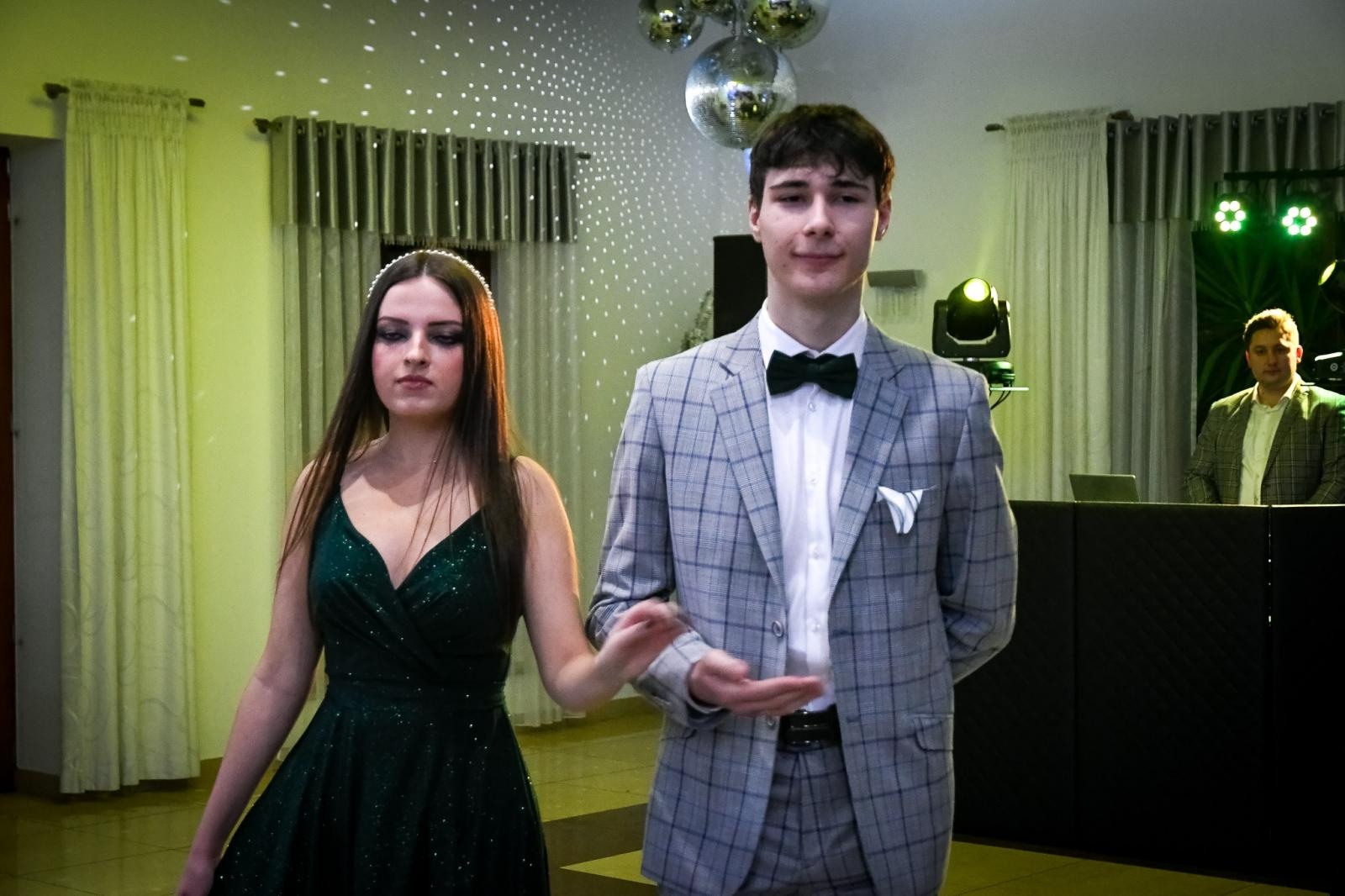 Zdjęcie w galerii na portalu naszraciborz.pl: Studniówka Diecezjalnego LO w Raciborzu [FOTO i WIDEO] wiadomości z regionu