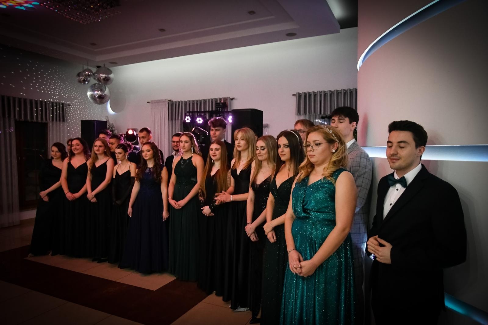 Zdjęcie w galerii na portalu naszraciborz.pl: Studniówka Diecezjalnego LO w Raciborzu [FOTO i WIDEO] wiadomości z regionu