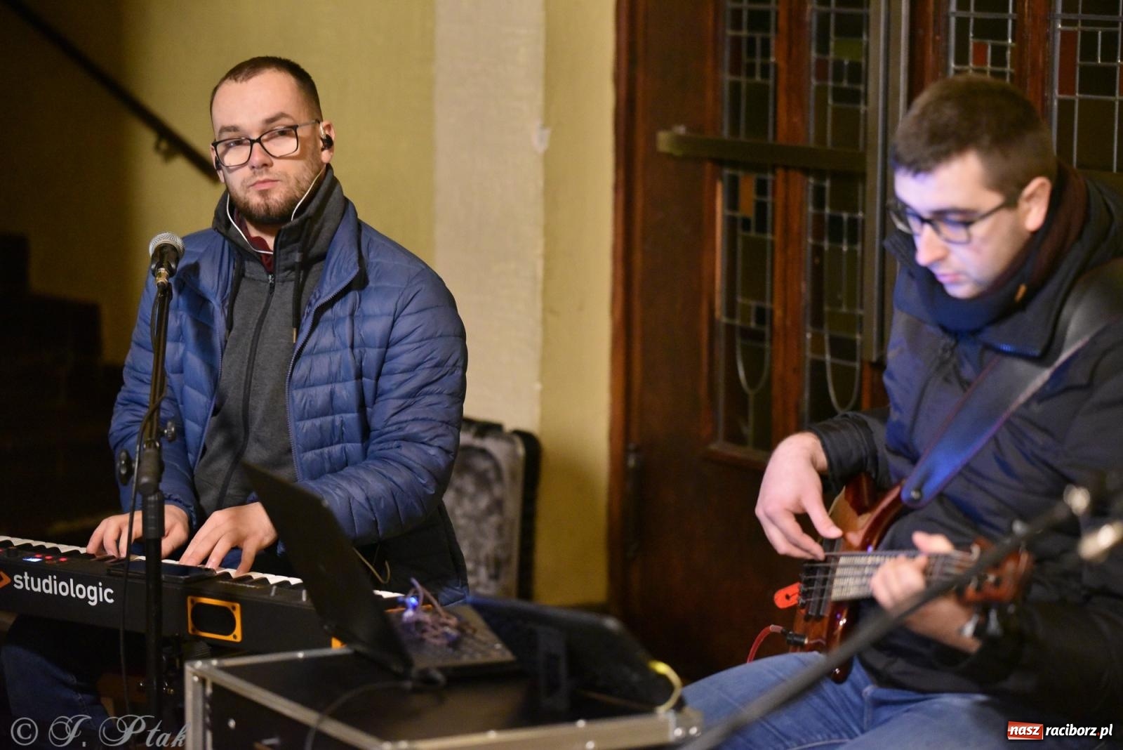 Zdjęcie w galerii na portalu naszraciborz.pl: Raciborski wieczór uwielbienia w świątecznej scenerii wiadomości z regionu