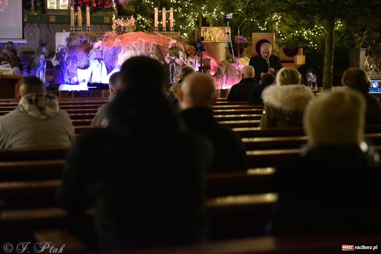 Zdjęcie w galerii na portalu naszraciborz.pl: Raciborski wieczór uwielbienia w świątecznej scenerii wiadomości z regionu