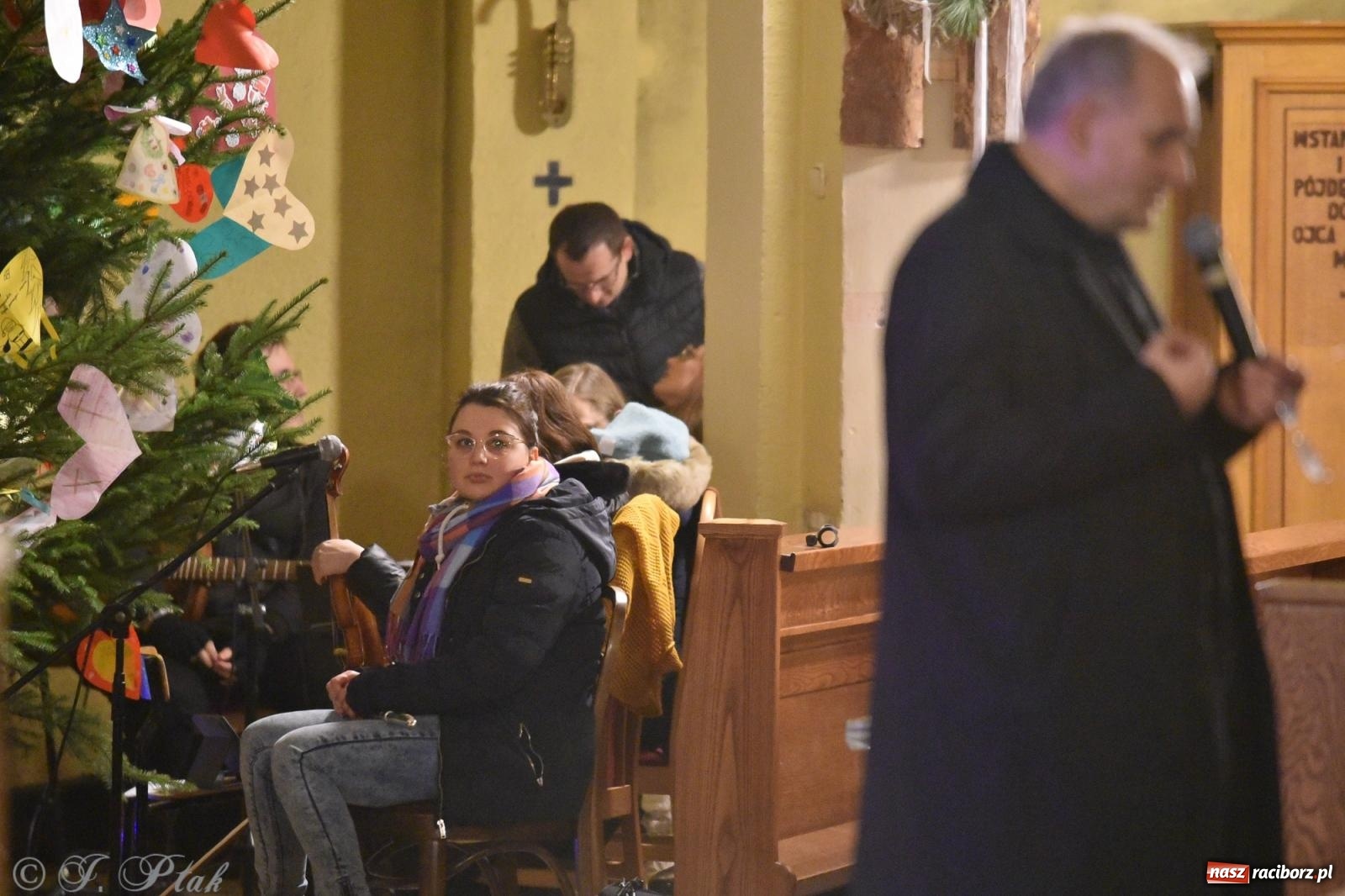 Zdjęcie w galerii na portalu naszraciborz.pl: Raciborski wieczór uwielbienia w świątecznej scenerii wiadomości z regionu