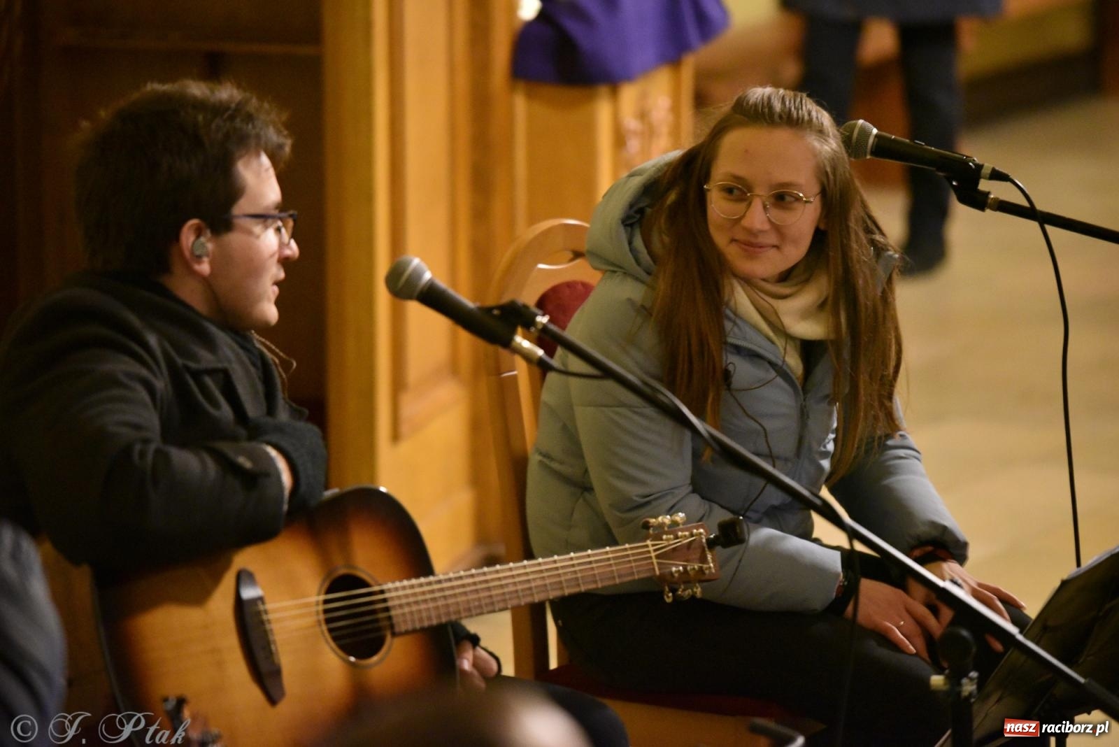 Zdjęcie w galerii na portalu naszraciborz.pl: Raciborski wieczór uwielbienia w świątecznej scenerii wiadomości z regionu