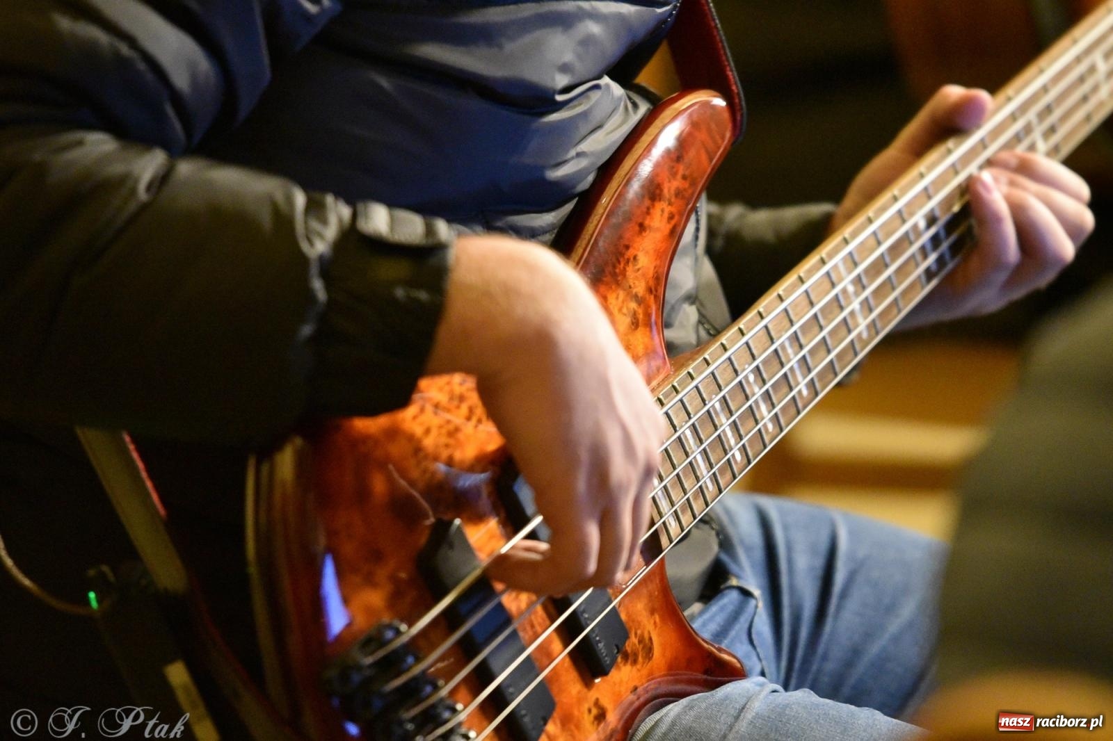 Zdjęcie w galerii na portalu naszraciborz.pl: Raciborski wieczór uwielbienia w świątecznej scenerii wiadomości z regionu