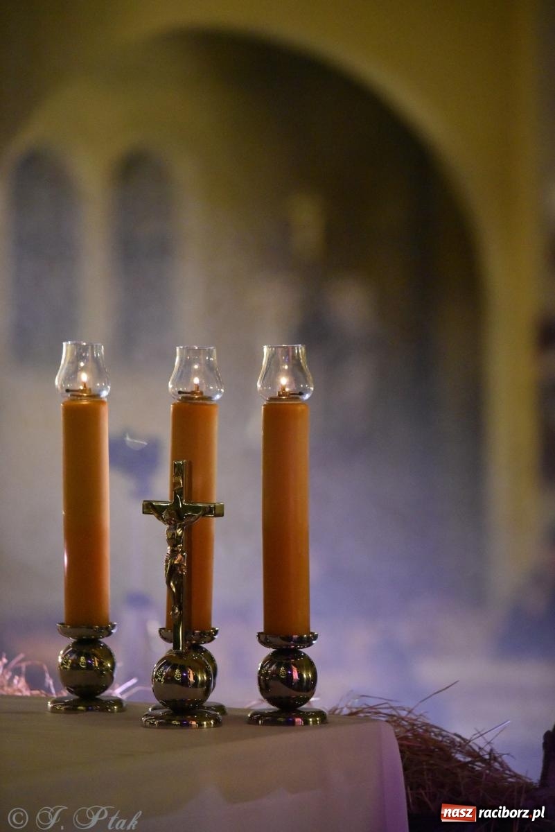 Zdjęcie w galerii na portalu naszraciborz.pl: Raciborski wieczór uwielbienia w świątecznej scenerii wiadomości z regionu