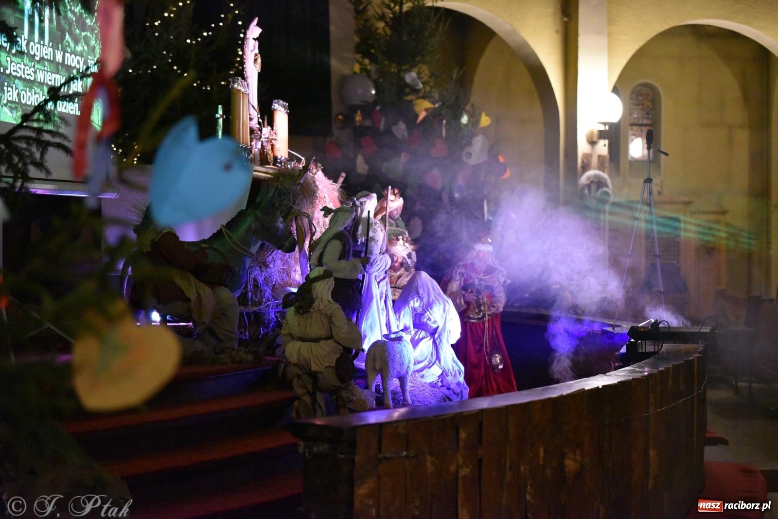 Zdjęcie w galerii na portalu naszraciborz.pl: Raciborski wieczór uwielbienia w świątecznej scenerii wiadomości z regionu