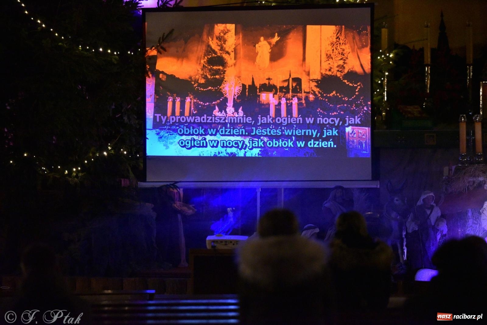 Zdjęcie w galerii na portalu naszraciborz.pl: Raciborski wieczór uwielbienia w świątecznej scenerii wiadomości z regionu