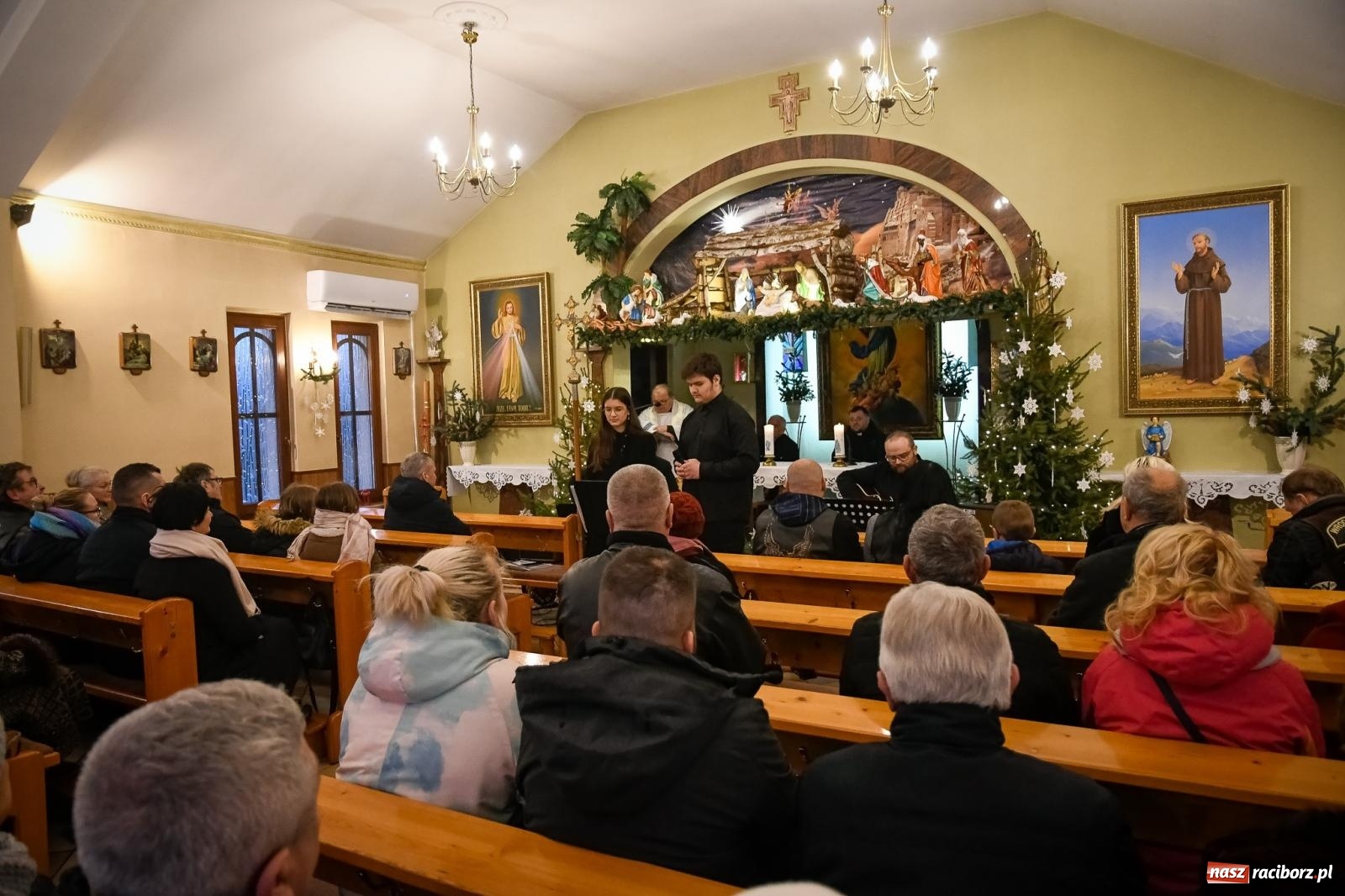 Zdjęcie w galerii na portalu naszraciborz.pl: Motocyklowe kolędowanie przy żłóbku w Oborze [FOTO i WIDEO] wiadomości z regionu