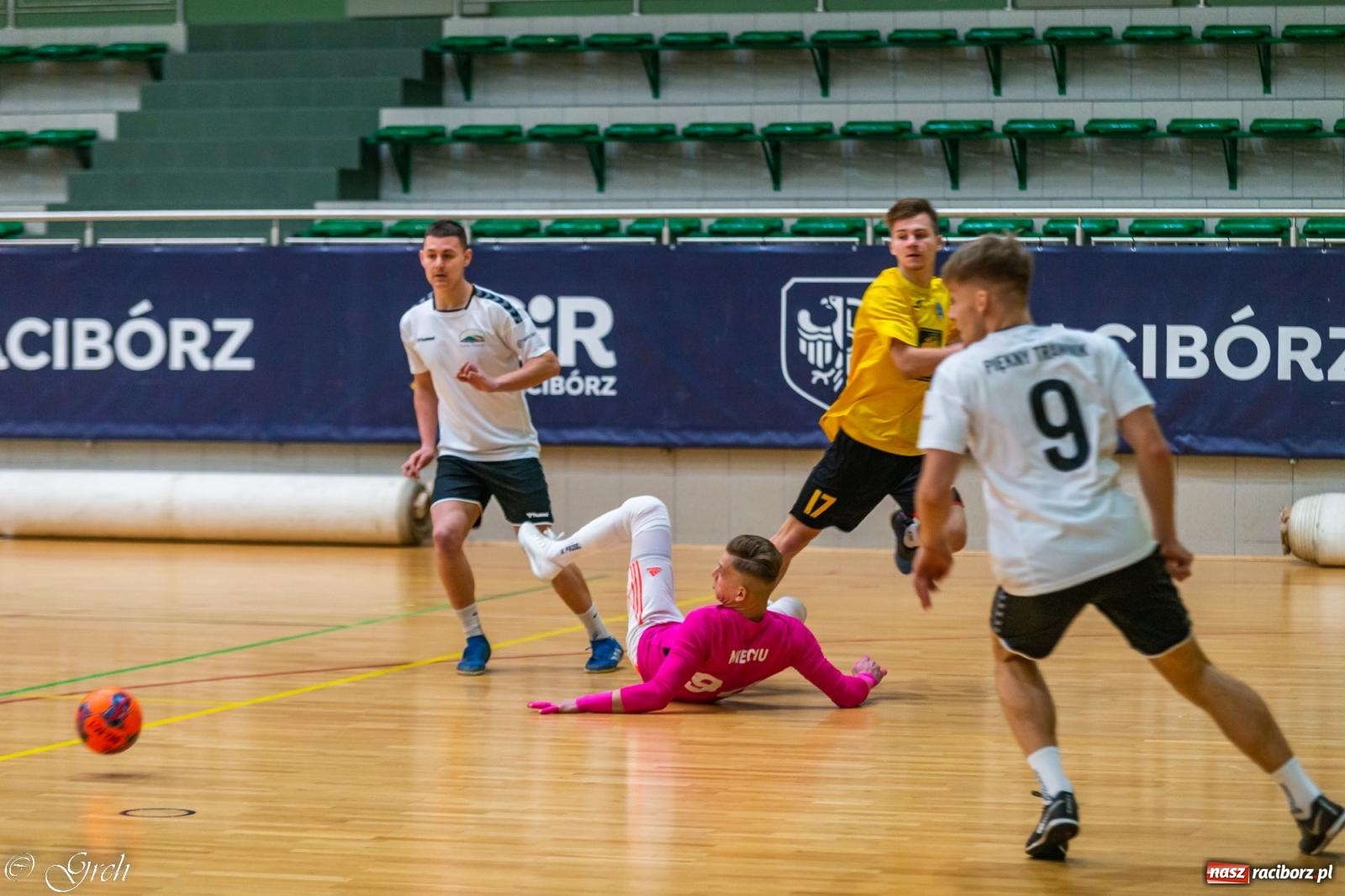 Zdjęcie w galerii na portalu naszraciborz.pl: Pierwszoligowe emocje w HLPN [FOTO] wiadomości z regionu