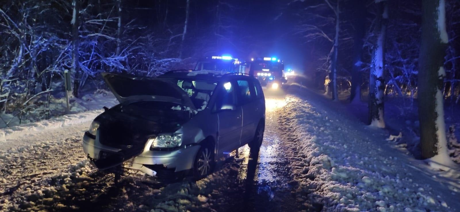 Zdjęcie w galerii na portalu naszraciborz.pl: Dwa volkswageny zderzyły się w Krowiarkach [FOTO] wiadomości z regionu