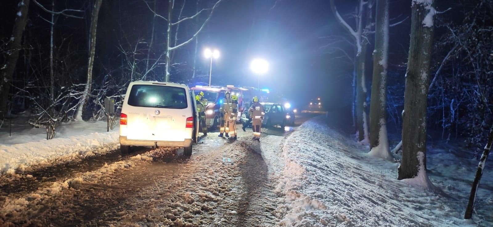 Zdjęcie w galerii na portalu naszraciborz.pl: Dwa volkswageny zderzyły się w Krowiarkach [FOTO] wiadomości z regionu