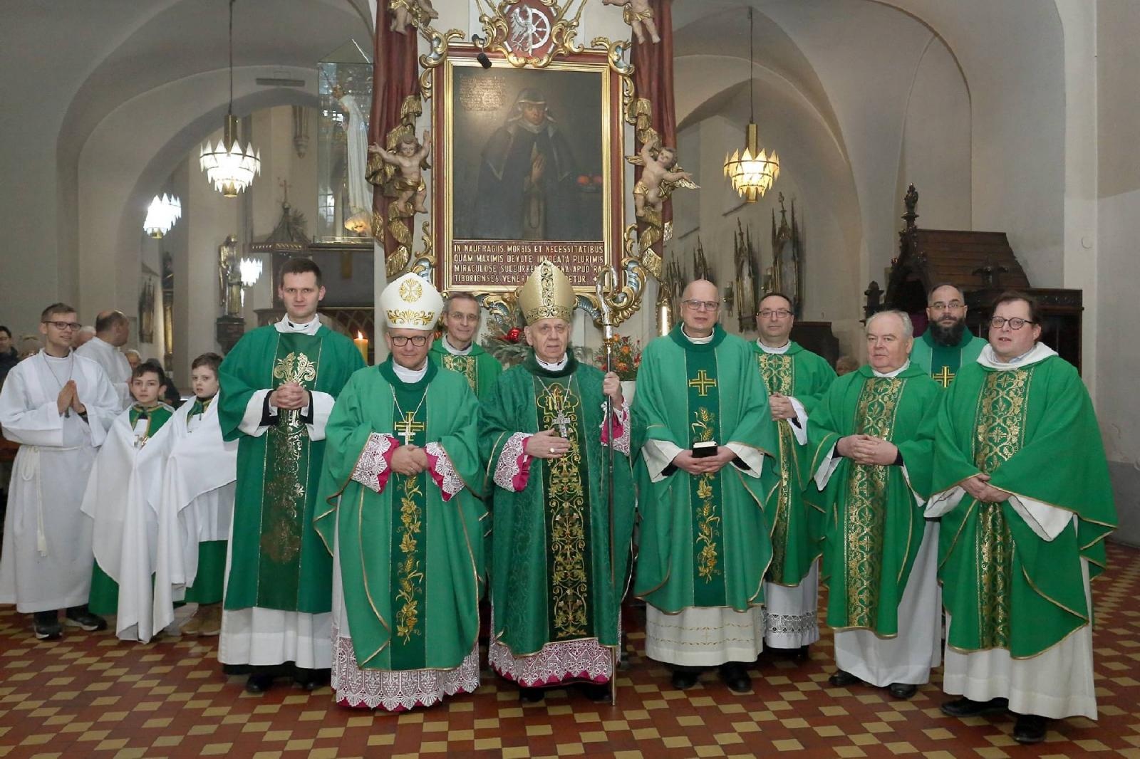 Zdjęcie w galerii na portalu naszraciborz.pl: Nowy biskup opolski odwiedził Racibórz [FOTO] wiadomości z regionu