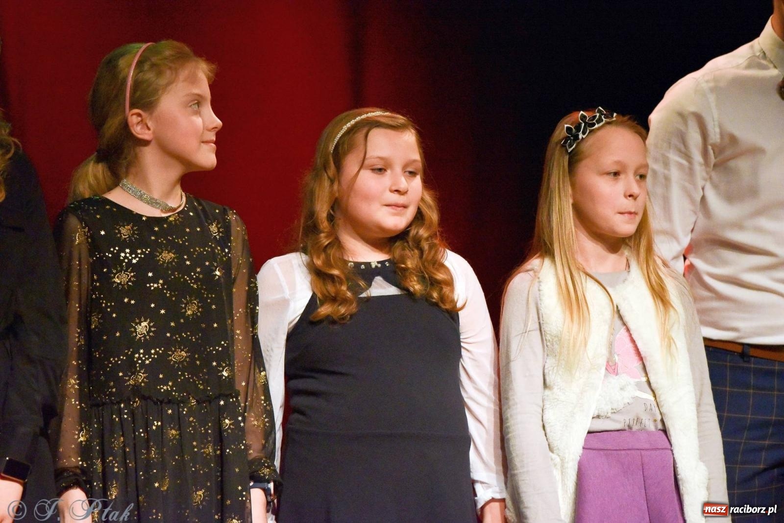 Zdjęcie w galerii na portalu naszraciborz.pl: Piosenki nie tylko ZIMOWE. Koncert w MDK wiadomości z regionu