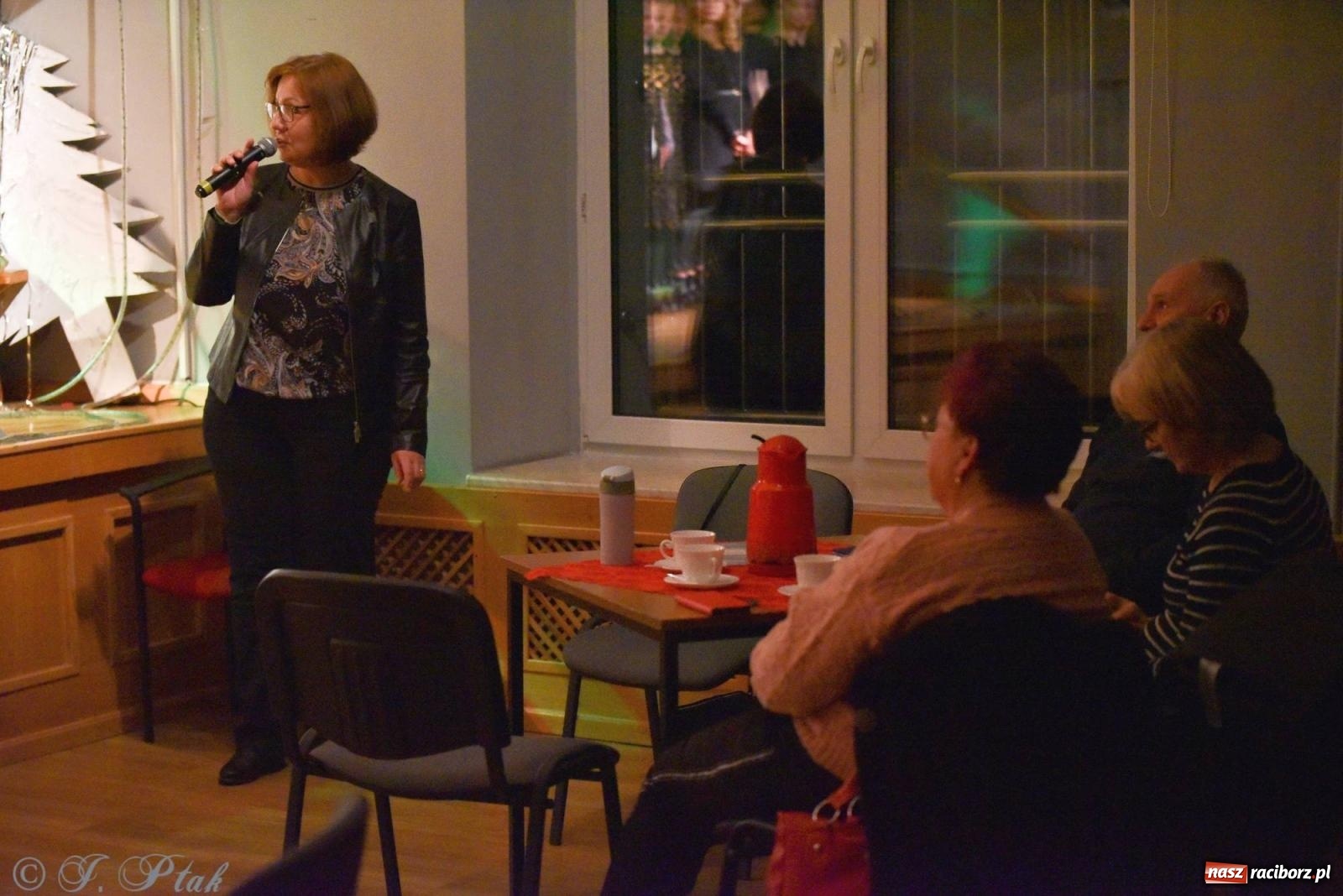 Zdjęcie w galerii na portalu naszraciborz.pl: Piosenki nie tylko ZIMOWE. Koncert w MDK wiadomości z regionu