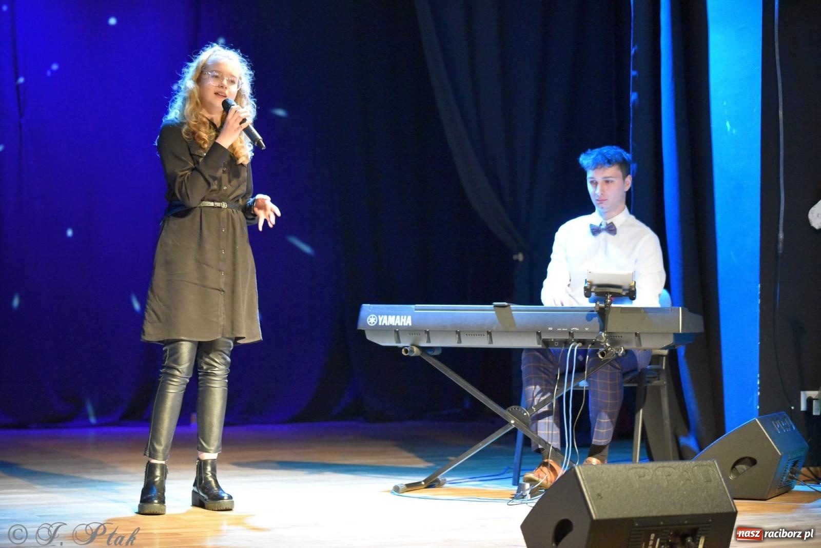 Zdjęcie w galerii na portalu naszraciborz.pl: Piosenki nie tylko ZIMOWE. Koncert w MDK wiadomości z regionu