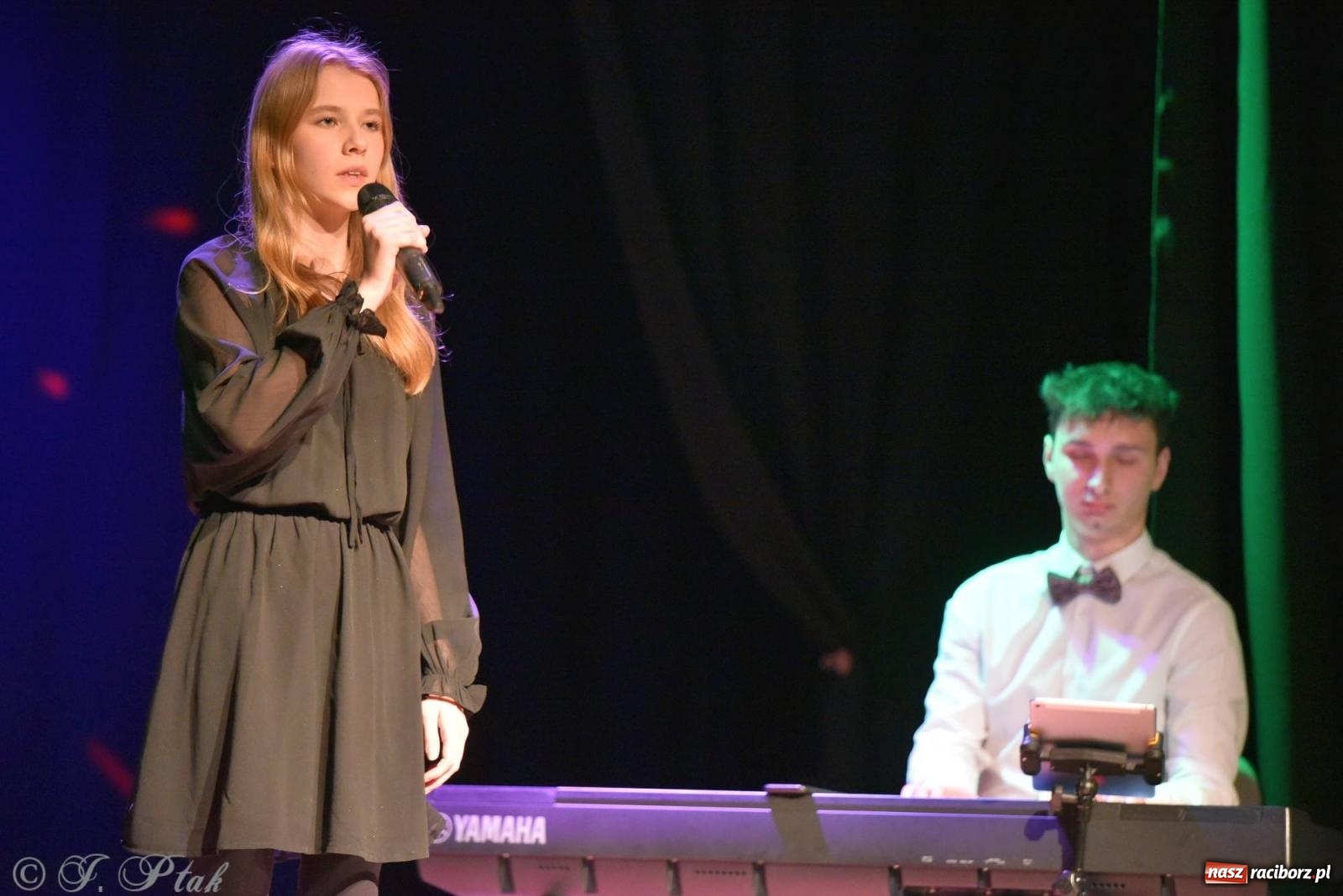 Zdjęcie w galerii na portalu naszraciborz.pl: Piosenki nie tylko ZIMOWE. Koncert w MDK wiadomości z regionu