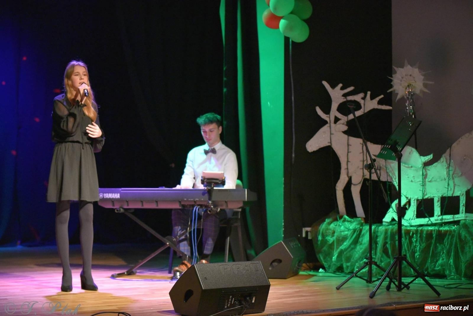 Zdjęcie w galerii na portalu naszraciborz.pl: Piosenki nie tylko ZIMOWE. Koncert w MDK wiadomości z regionu