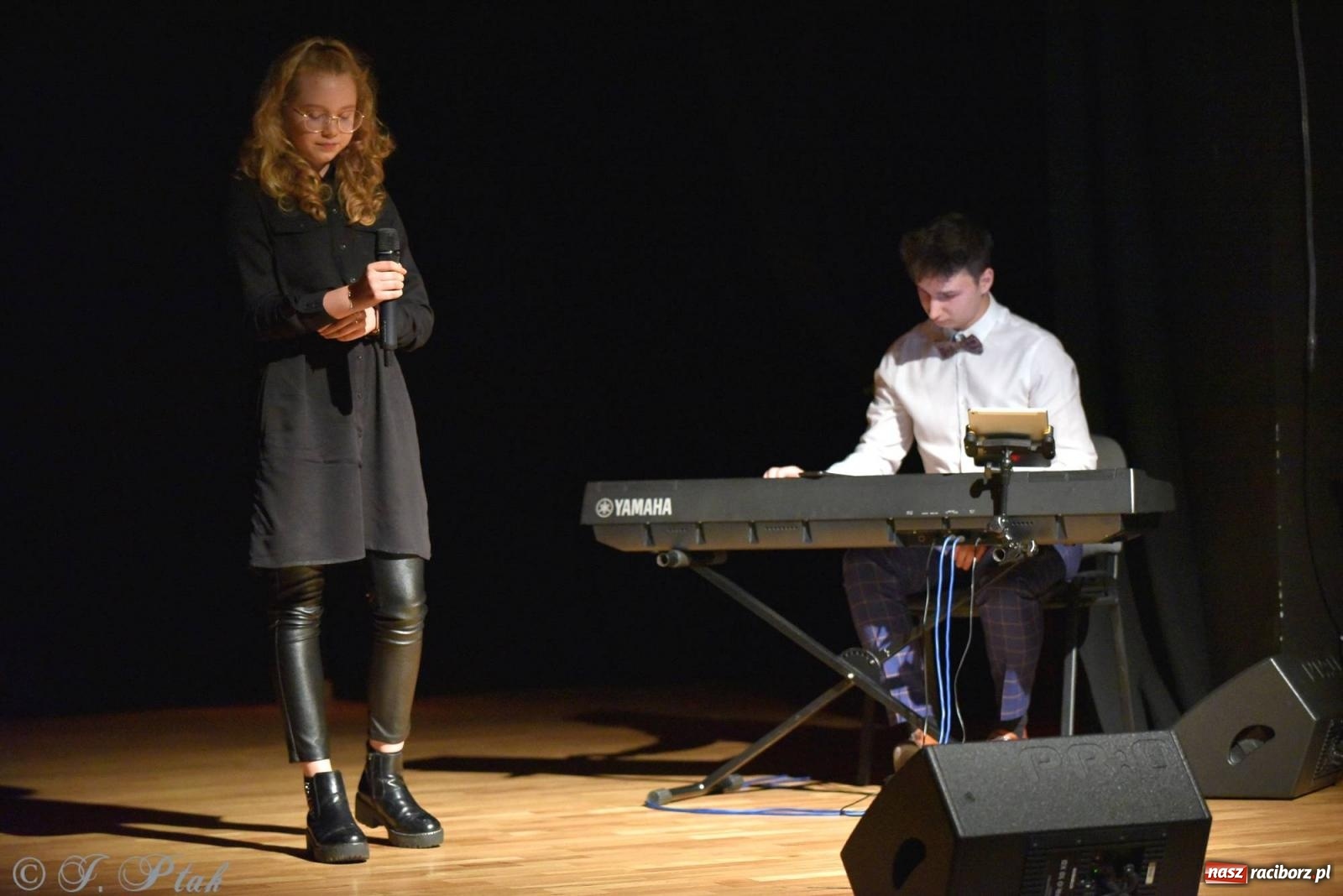 Zdjęcie w galerii na portalu naszraciborz.pl: Piosenki nie tylko ZIMOWE. Koncert w MDK wiadomości z regionu