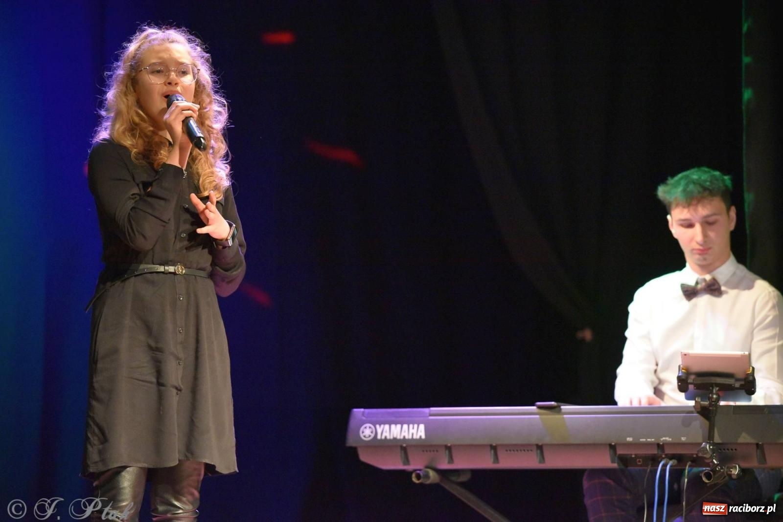 Zdjęcie w galerii na portalu naszraciborz.pl: Piosenki nie tylko ZIMOWE. Koncert w MDK wiadomości z regionu