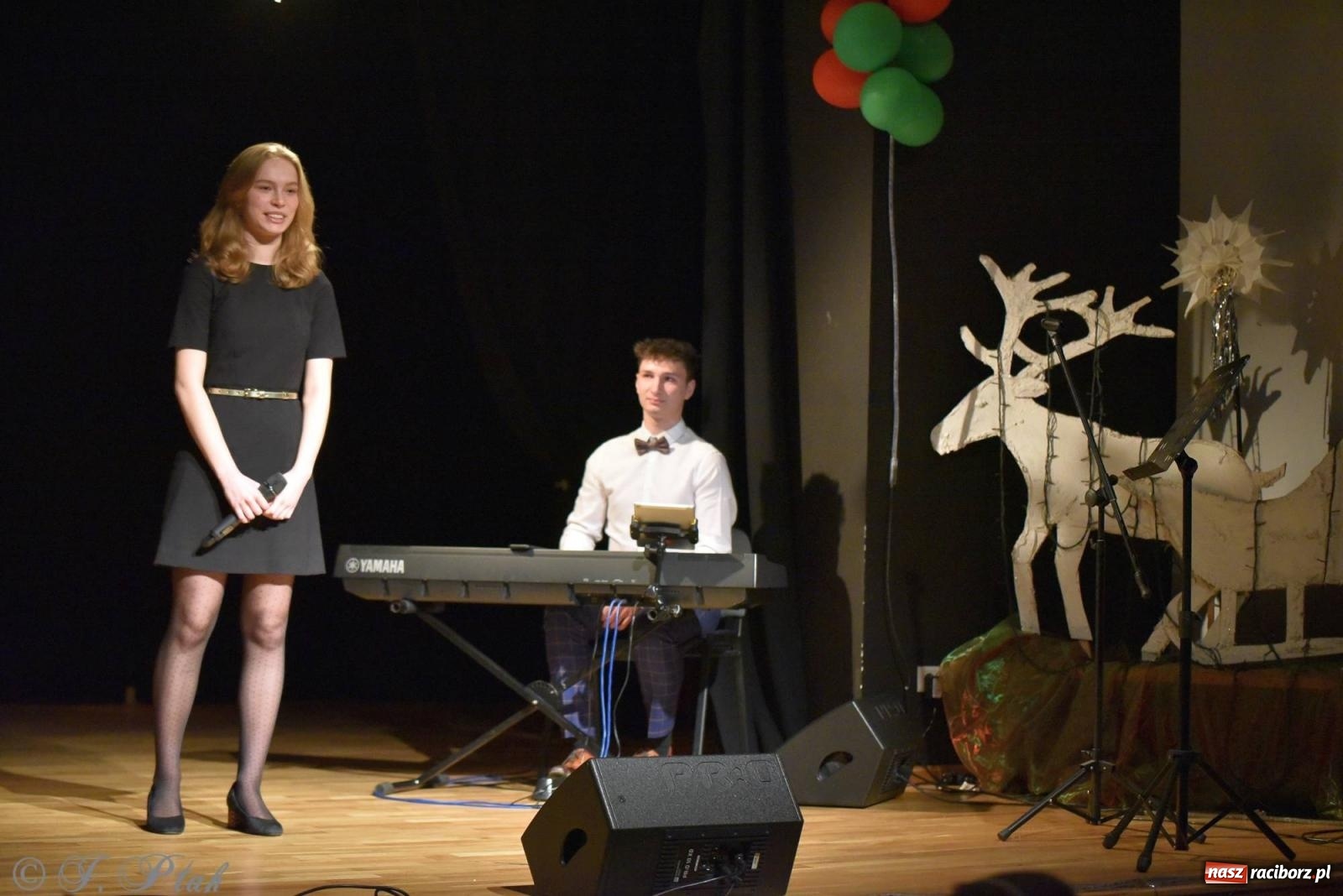 Zdjęcie w galerii na portalu naszraciborz.pl: Piosenki nie tylko ZIMOWE. Koncert w MDK wiadomości z regionu