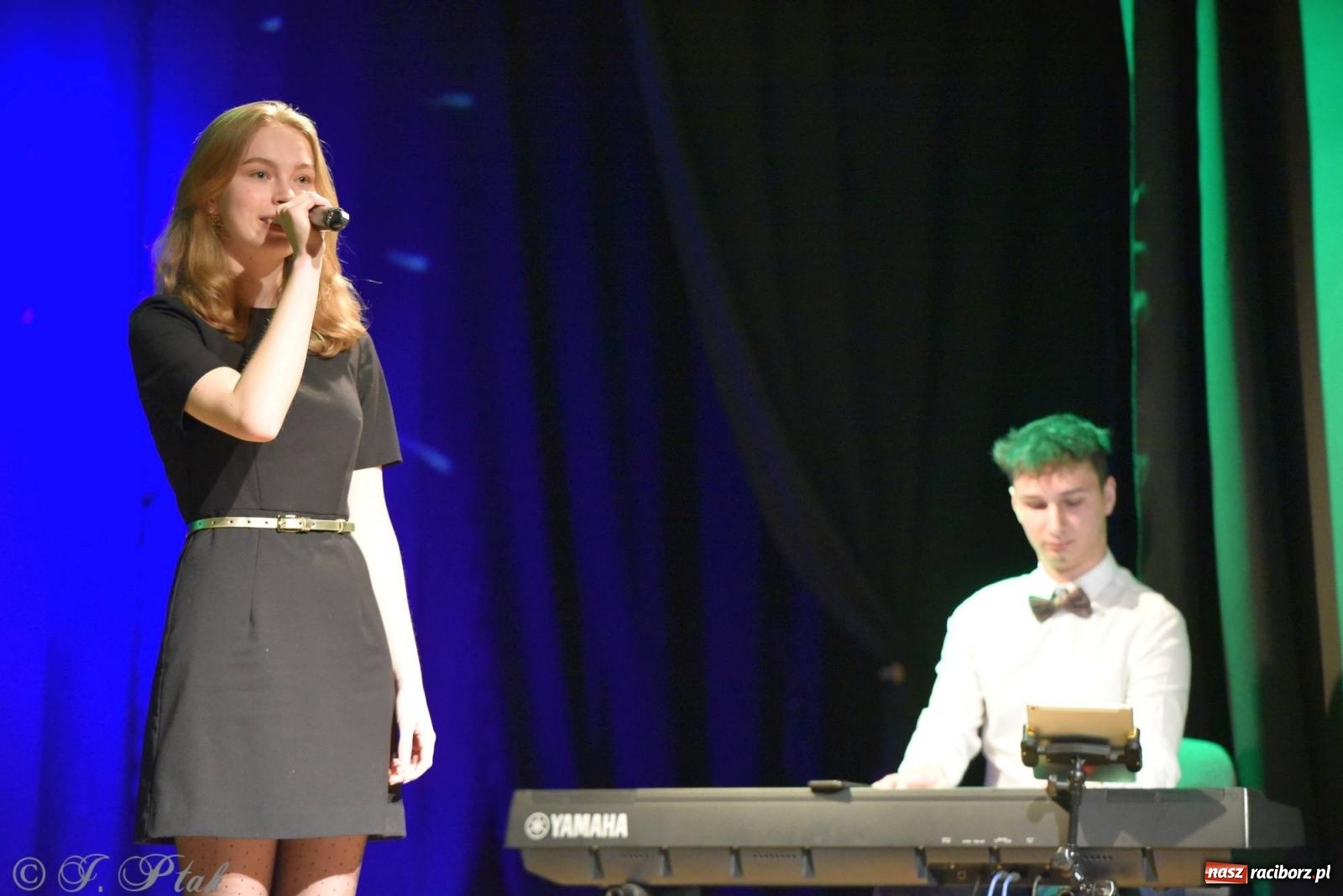 Zdjęcie w galerii na portalu naszraciborz.pl: Piosenki nie tylko ZIMOWE. Koncert w MDK wiadomości z regionu