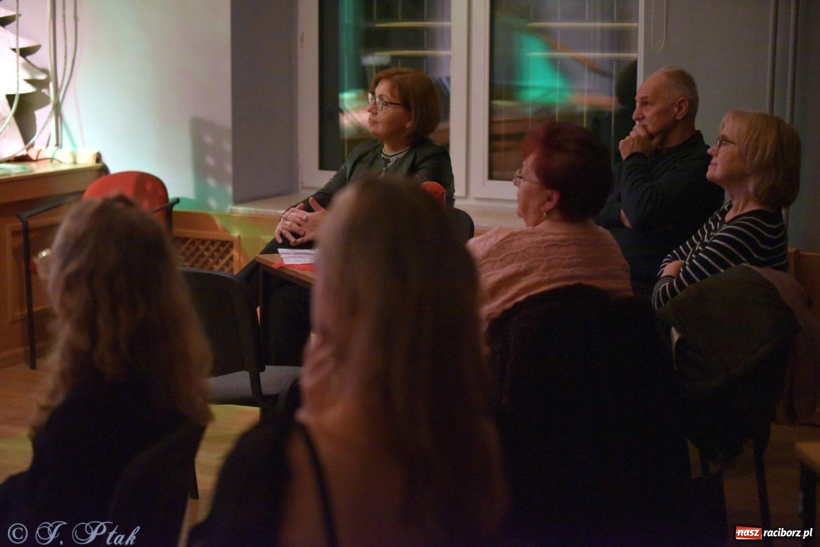 Zdjęcie w galerii na portalu naszraciborz.pl: Piosenki nie tylko ZIMOWE. Koncert w MDK wiadomości z regionu