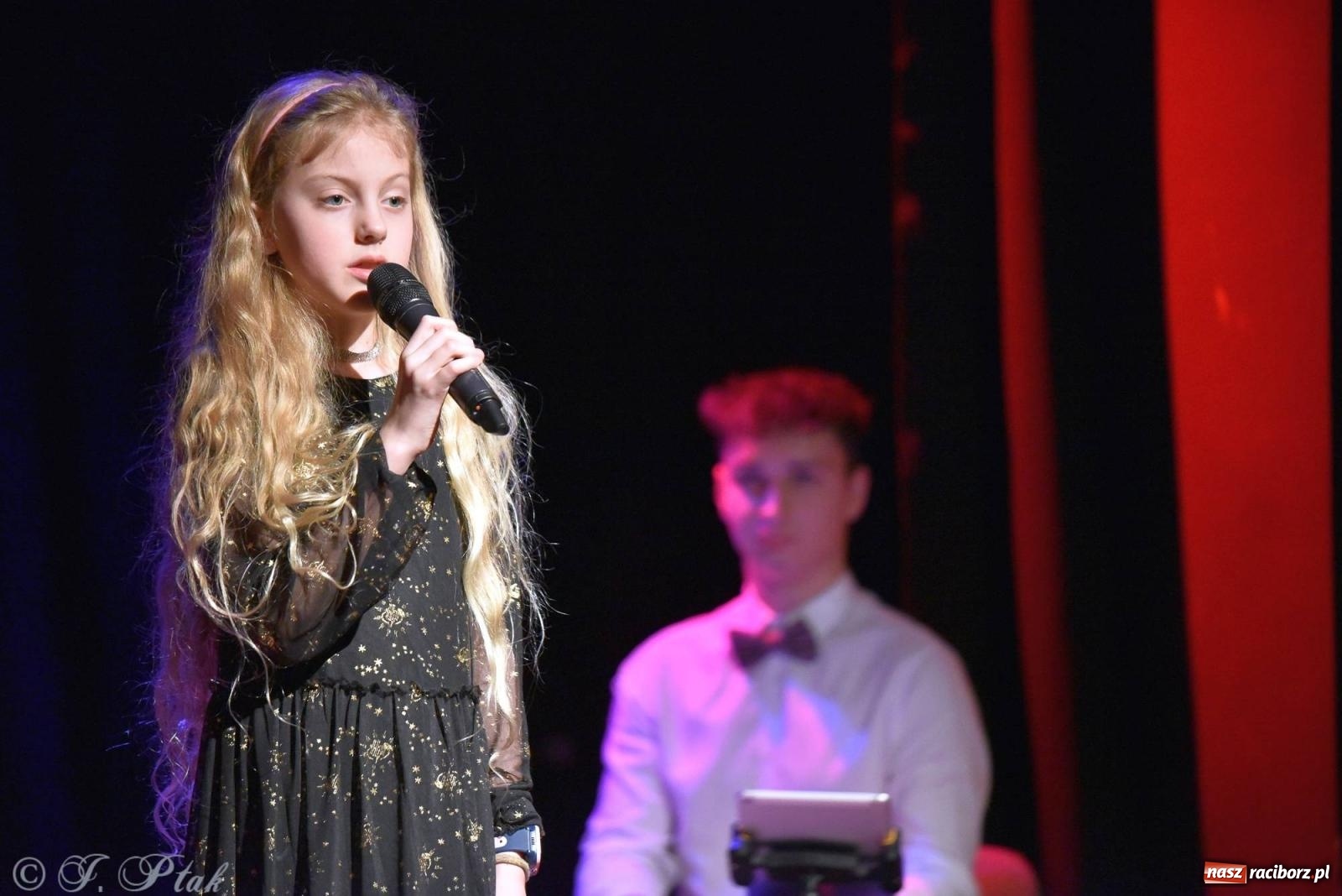 Zdjęcie w galerii na portalu naszraciborz.pl: Piosenki nie tylko ZIMOWE. Koncert w MDK wiadomości z regionu