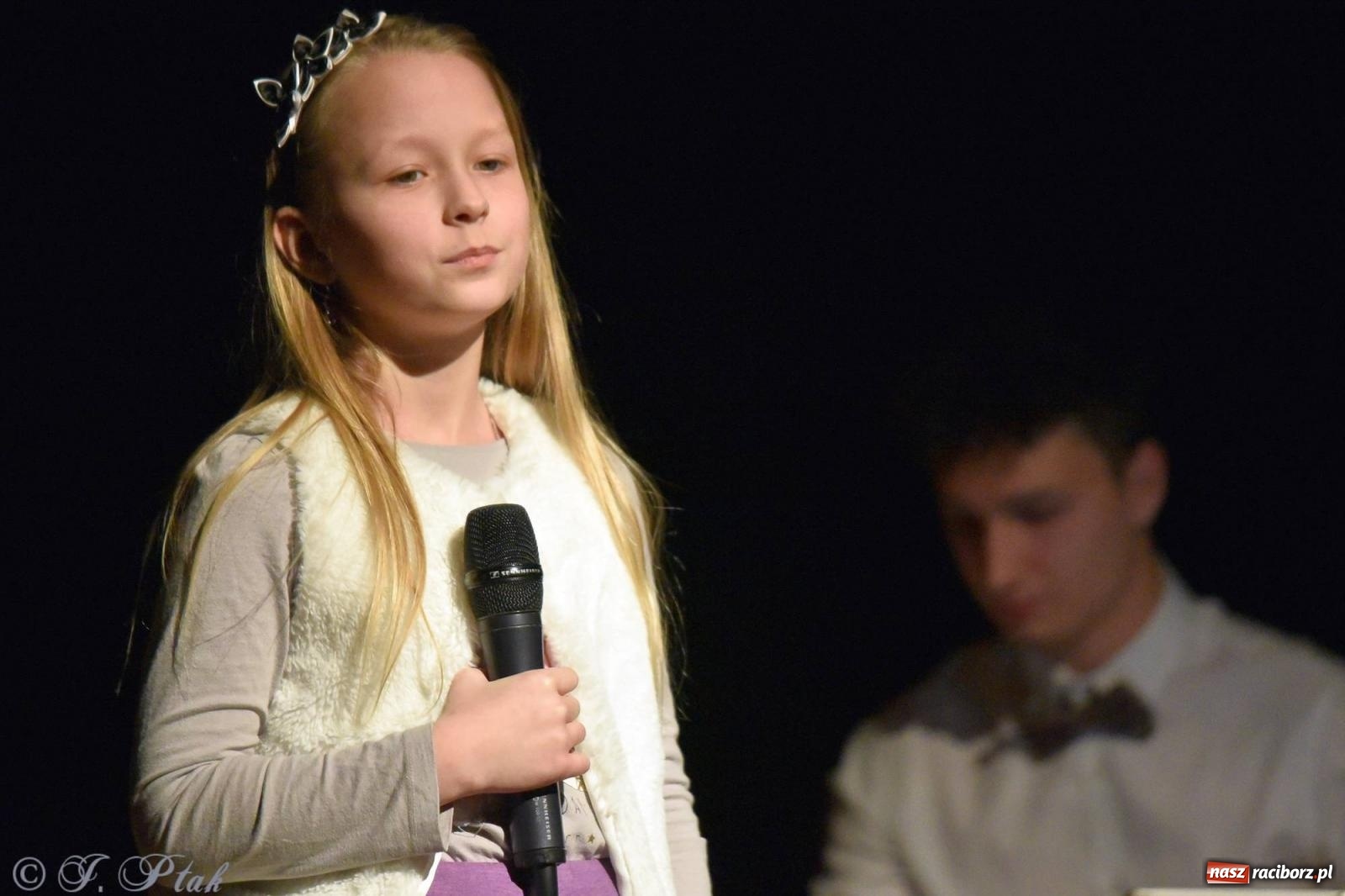 Zdjęcie w galerii na portalu naszraciborz.pl: Piosenki nie tylko ZIMOWE. Koncert w MDK wiadomości z regionu