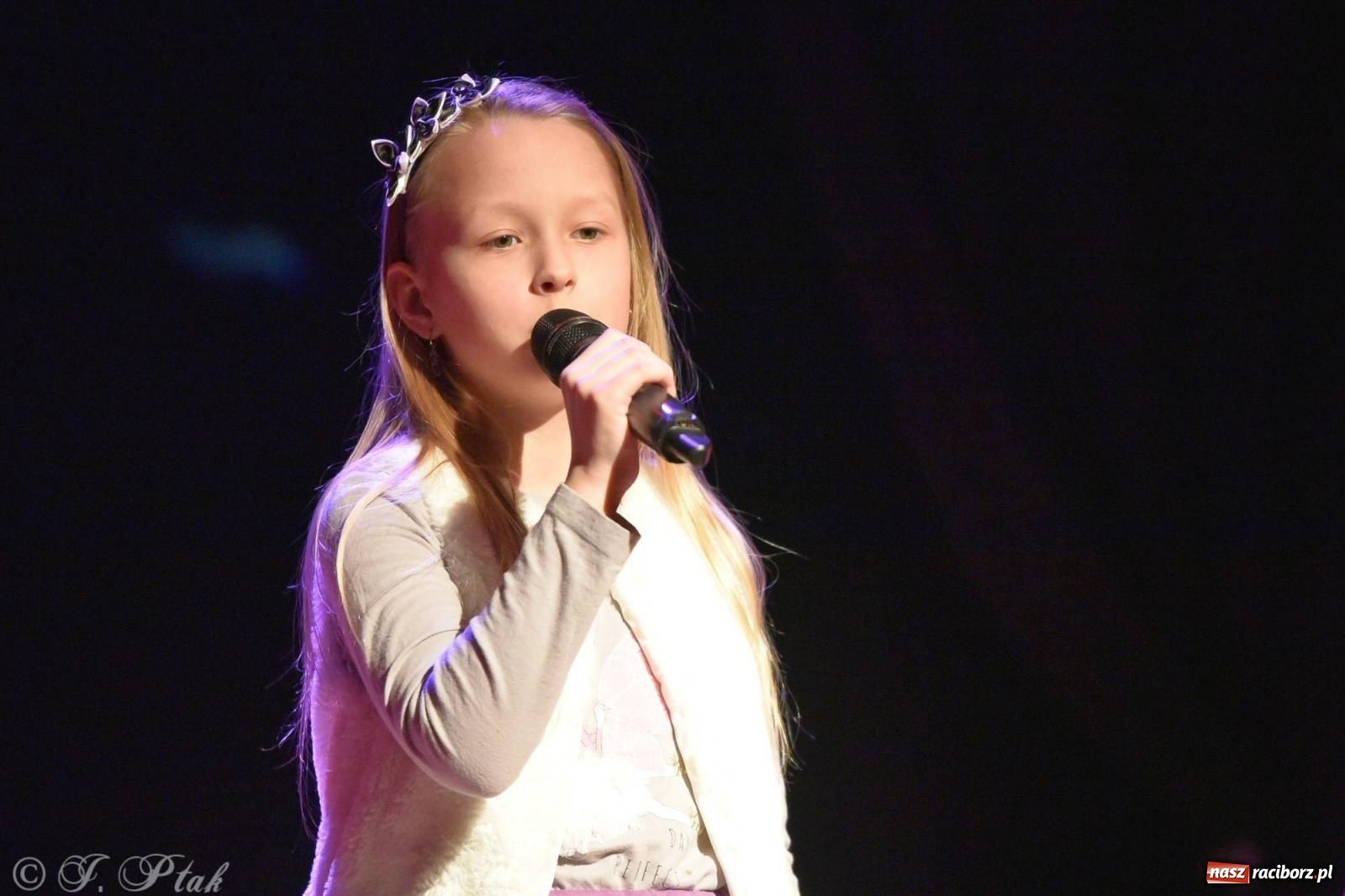 Zdjęcie w galerii na portalu naszraciborz.pl: Piosenki nie tylko ZIMOWE. Koncert w MDK wiadomości z regionu