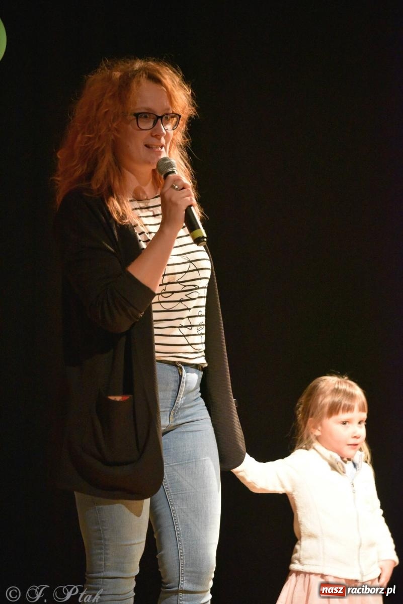 Zdjęcie w galerii na portalu naszraciborz.pl: Piosenki nie tylko ZIMOWE. Koncert w MDK wiadomości z regionu