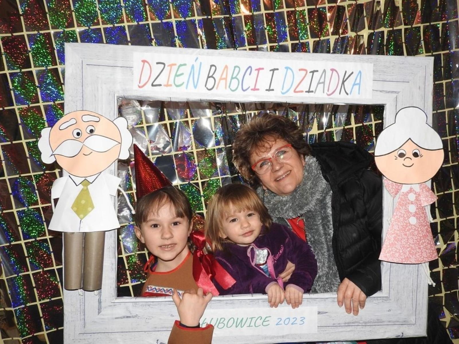 Zdjęcie w galerii na portalu naszraciborz.pl: Inny niż zwykle. Dzień babci i dziadka w Łubowicach wiadomości z regionu
