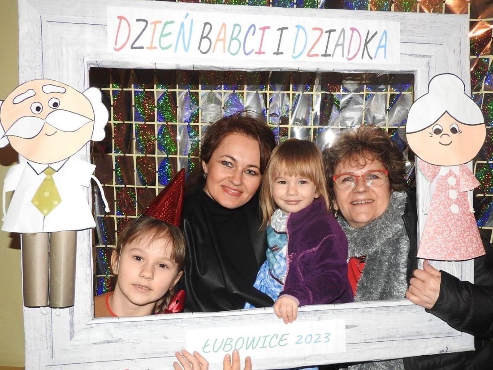 Zdjęcie w galerii na portalu naszraciborz.pl: Inny niż zwykle. Dzień babci i dziadka w Łubowicach wiadomości z regionu