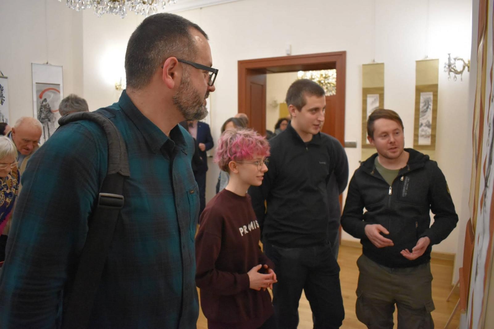 Zdjęcie w galerii na portalu naszraciborz.pl: Ślady tuszu na mieczu - tradycyjne malarstwo japońskie na zamku wiadomości z regionu