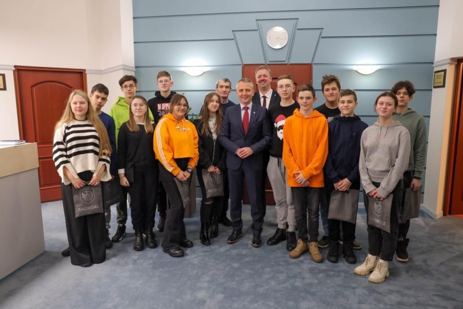 Zdjęcie w galerii na portalu naszraciborz.pl: Młodzi lwowianie odwiedzili Racibórz i swojego kolegę wiadomości z regionu