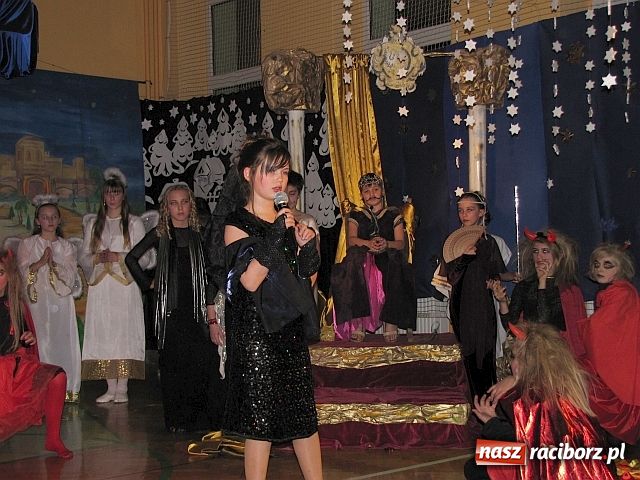Zdjęcie w galerii na portalu naszraciborz.pl: W SP 13 jasełka z Zuzaną wiadomości z regionu