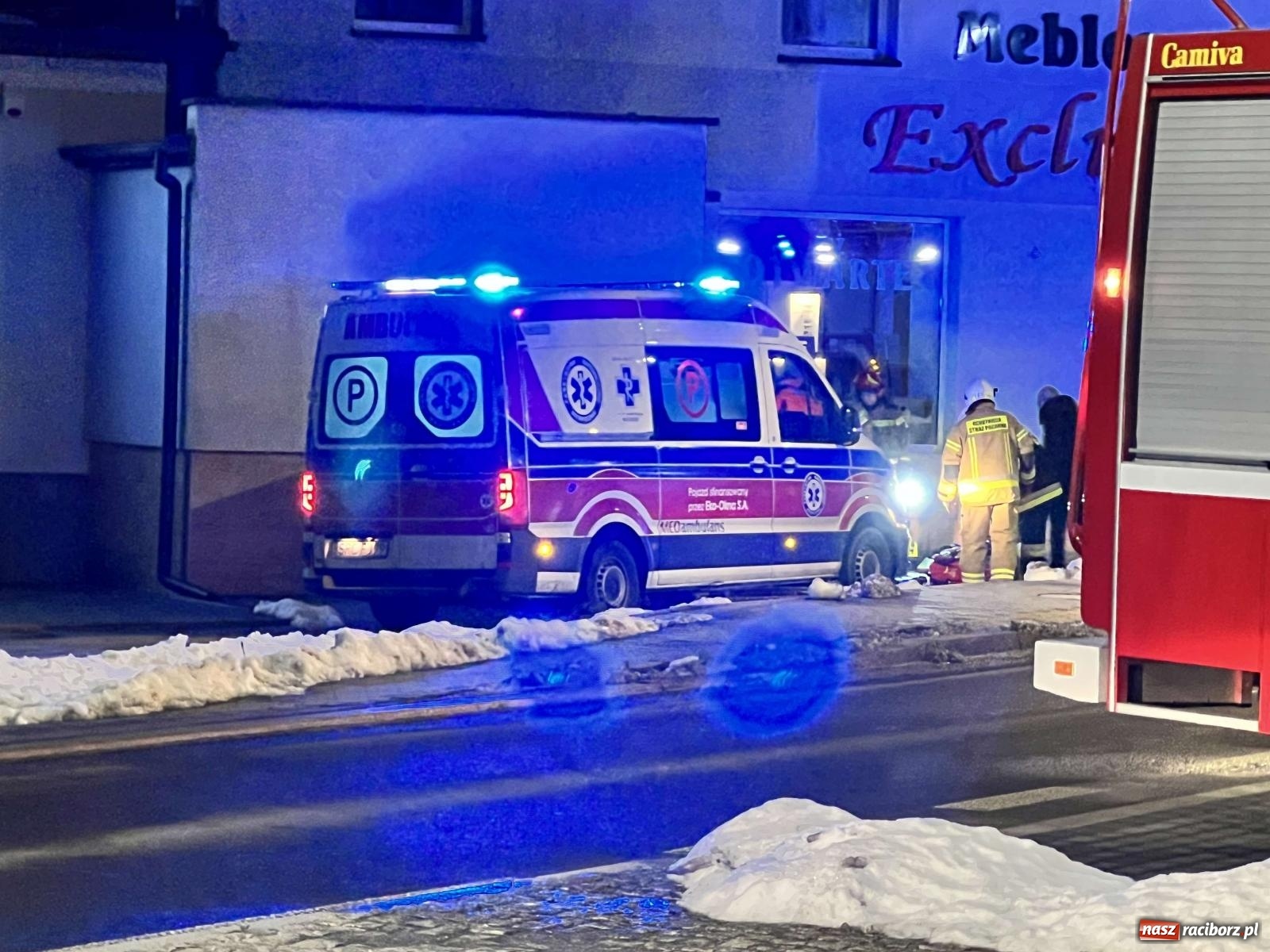 Zdjęcie w galerii na portalu naszraciborz.pl: Trasa Racibórz-Rybnik. Ford firmy kurierskiej zderzył się z renault [FOTO] wiadomości z regionu